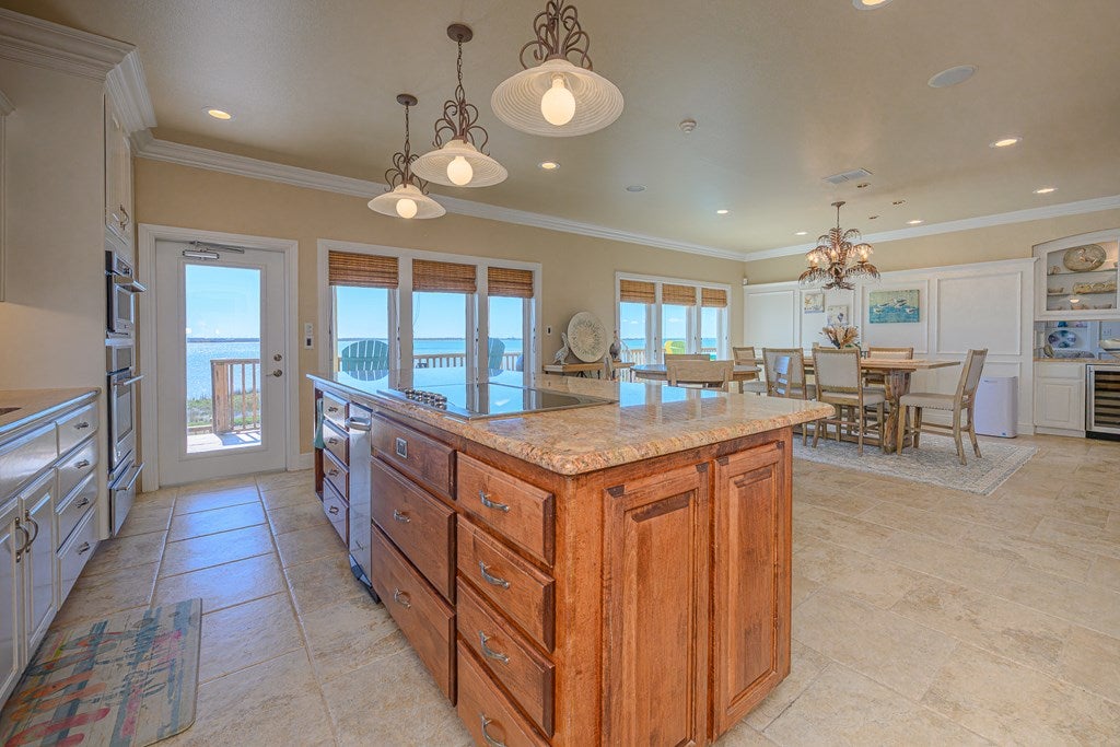 Rockport, Texas, 78382, United States, 5 Bedrooms Bedrooms, ,4 BathroomsBathrooms,Residential,Active,1723082