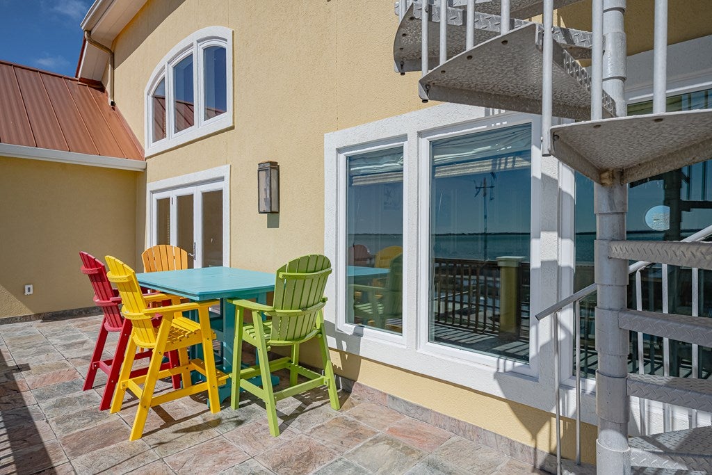 Rockport, Texas, 78382, United States, 5 Bedrooms Bedrooms, ,4 BathroomsBathrooms,Residential,Active,1723082