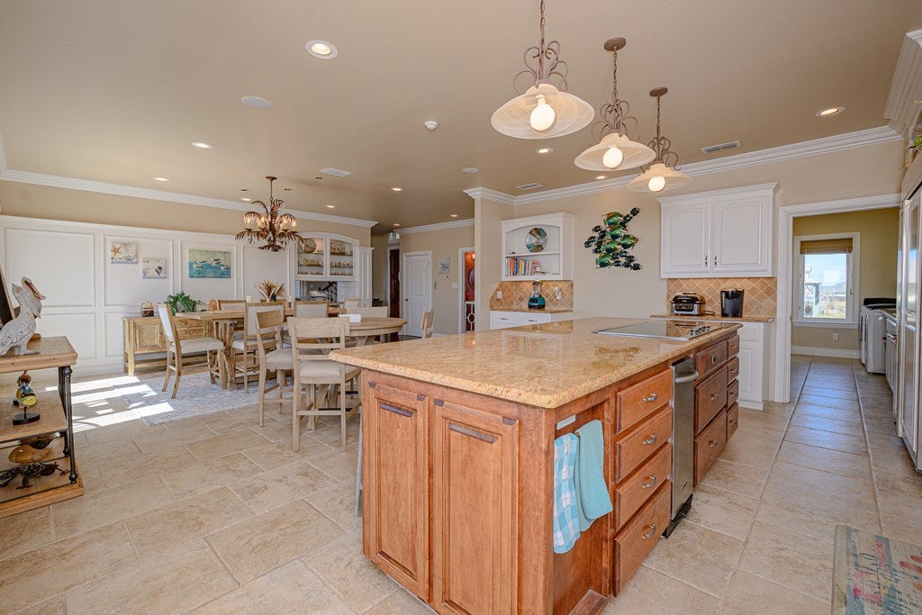 Rockport, Texas, 78382, United States, 5 Bedrooms Bedrooms, ,4 BathroomsBathrooms,Residential,Active,1723082