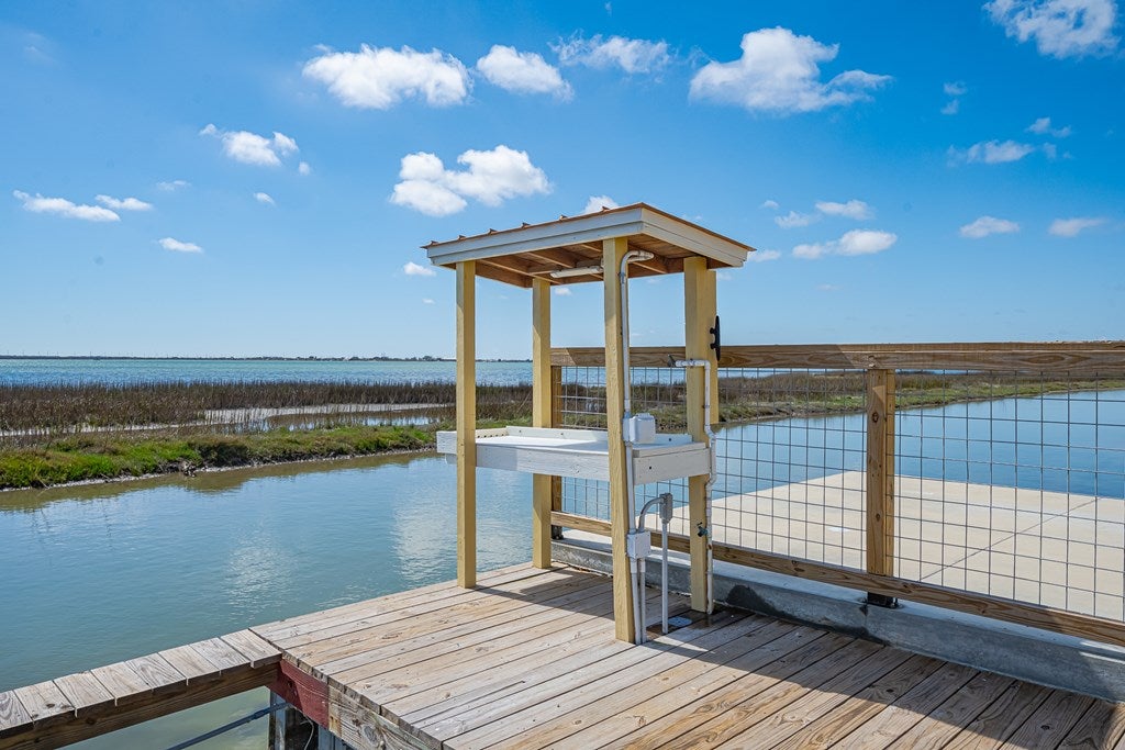 Rockport, Texas, 78382, United States, 5 Bedrooms Bedrooms, ,4 BathroomsBathrooms,Residential,Active,1723082