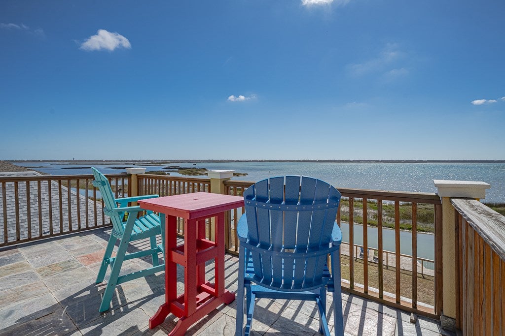 Rockport, Texas, 78382, United States, 5 Bedrooms Bedrooms, ,4 BathroomsBathrooms,Residential,Active,1723082
