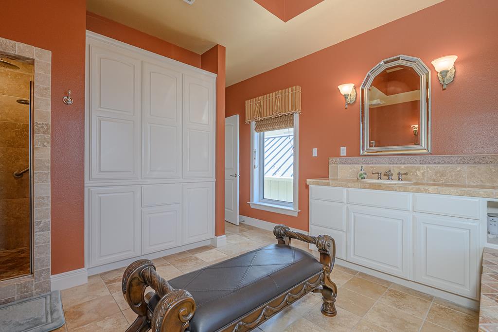 Rockport, Texas, 78382, United States, 5 Bedrooms Bedrooms, ,4 BathroomsBathrooms,Residential,Active,1723082