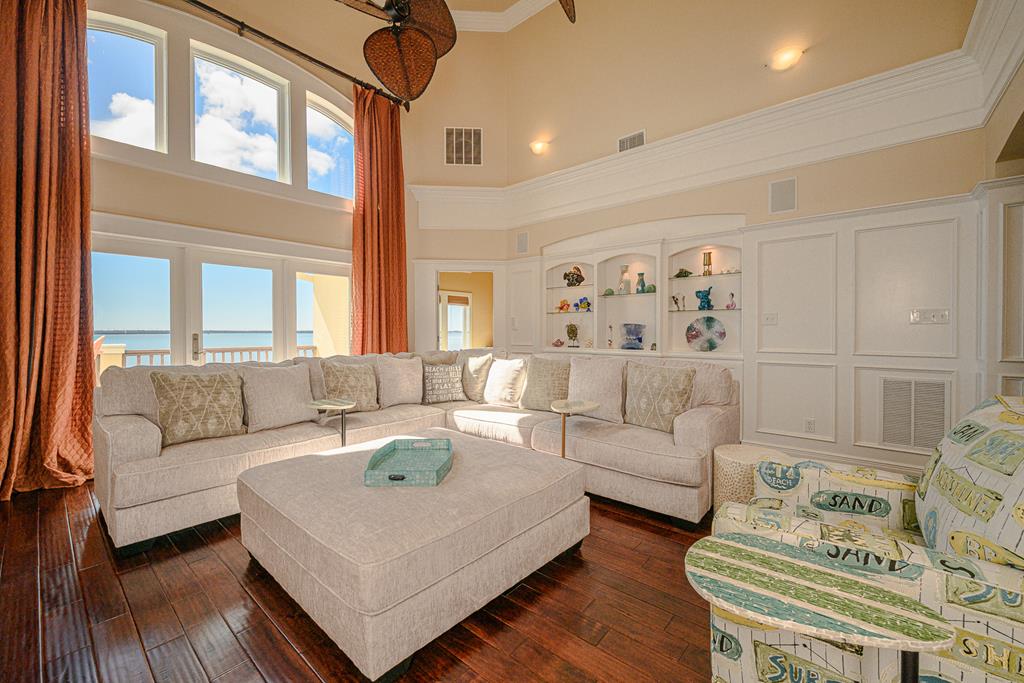 Rockport, Texas, 78382, United States, 5 Bedrooms Bedrooms, ,4 BathroomsBathrooms,Residential,Active,1723082