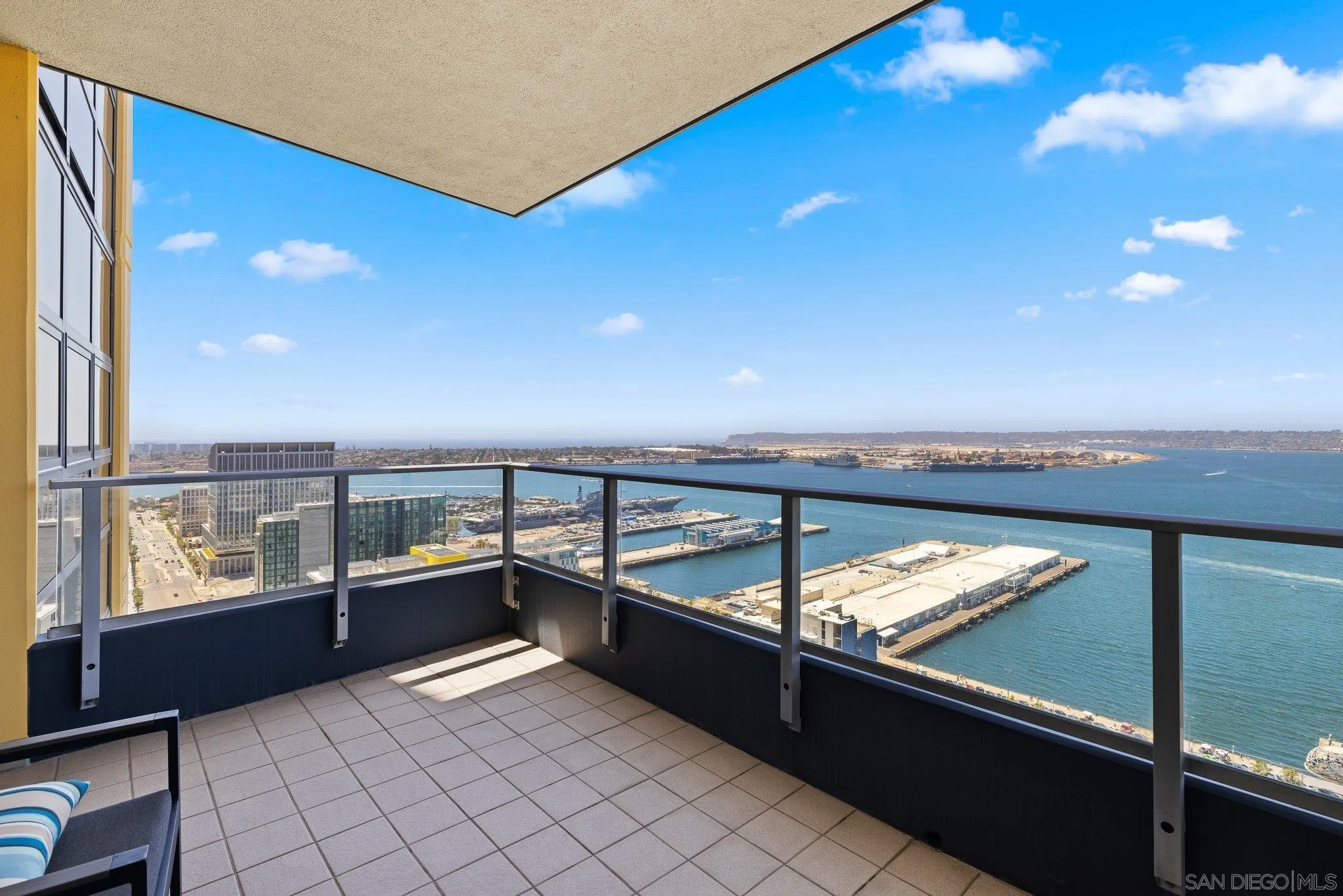 San Diego, California, 92101, United States, 2 Bedrooms Bedrooms, ,3 BathroomsBathrooms,Residential,Active,1995280