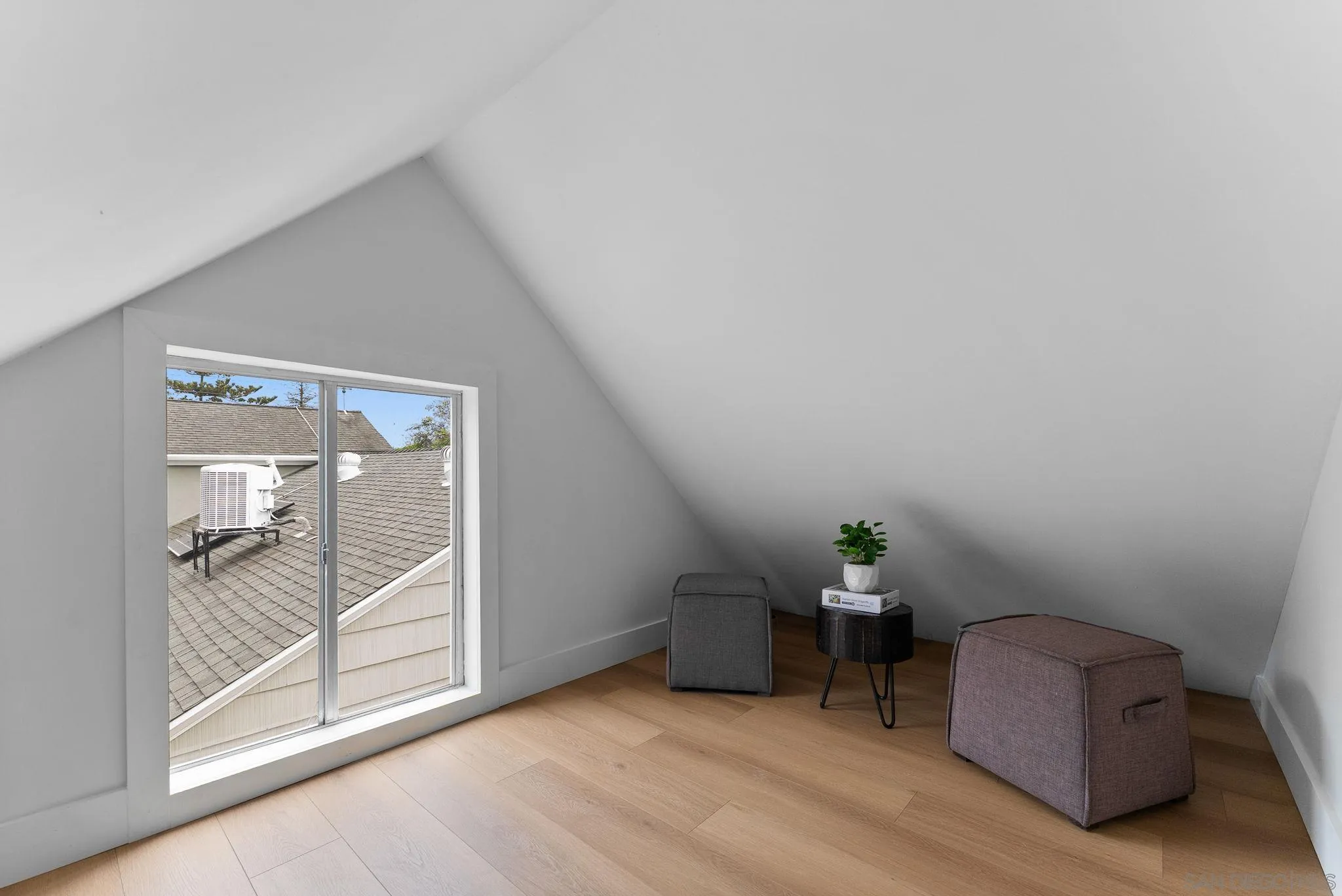 La Jolla, California, 92037, United States, 2 Bedrooms Bedrooms, ,1 BathroomBathrooms,Residential,Active,2012241