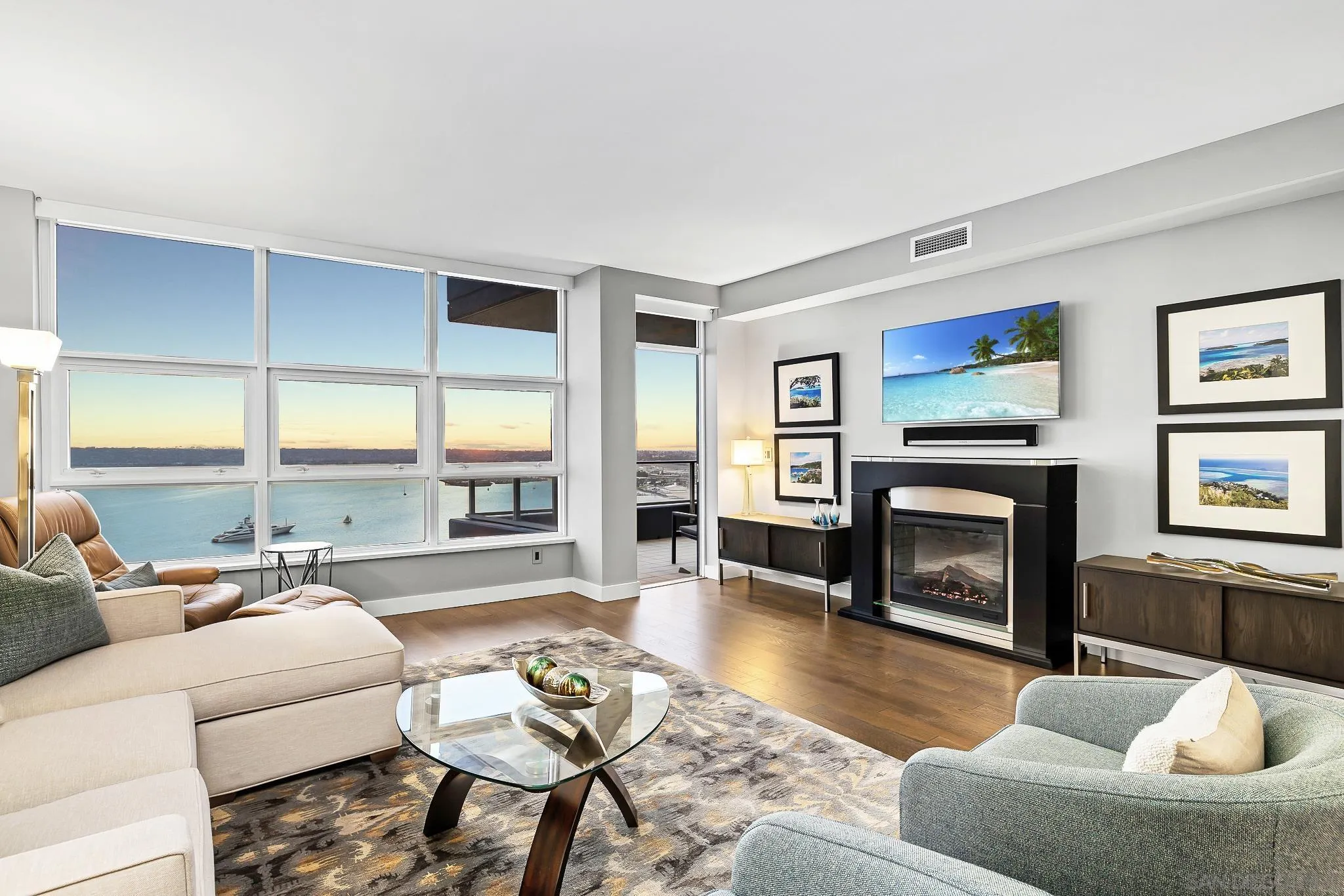 San Diego, California, 92101, United States, 2 Bedrooms Bedrooms, ,3 BathroomsBathrooms,Residential,Active,2032885