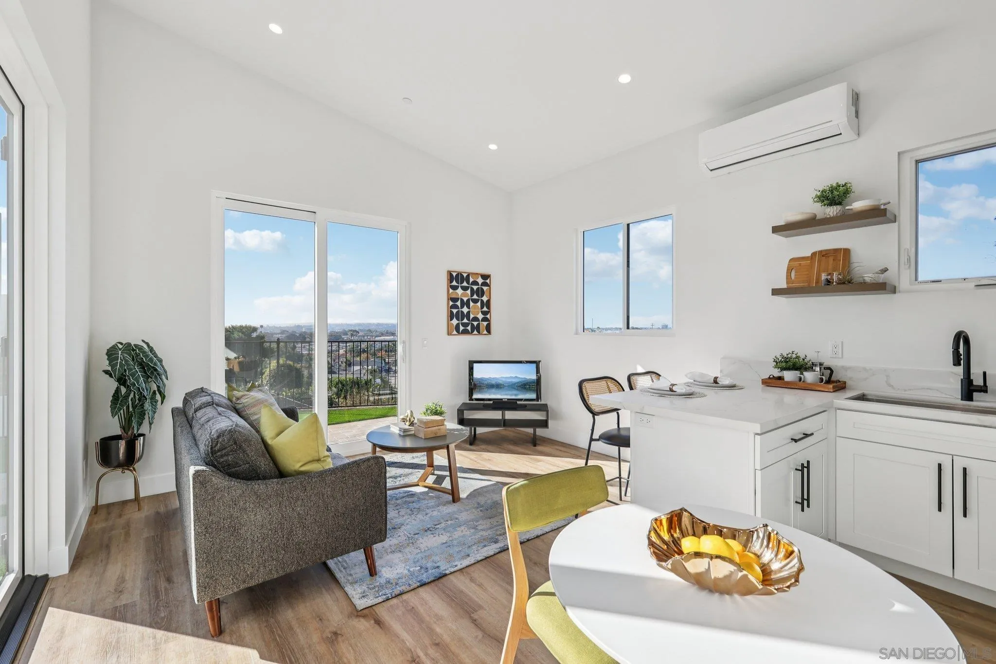 San Diego, California, 92110, United States, 4 Bedrooms Bedrooms, ,4 BathroomsBathrooms,Residential,Active,2007325