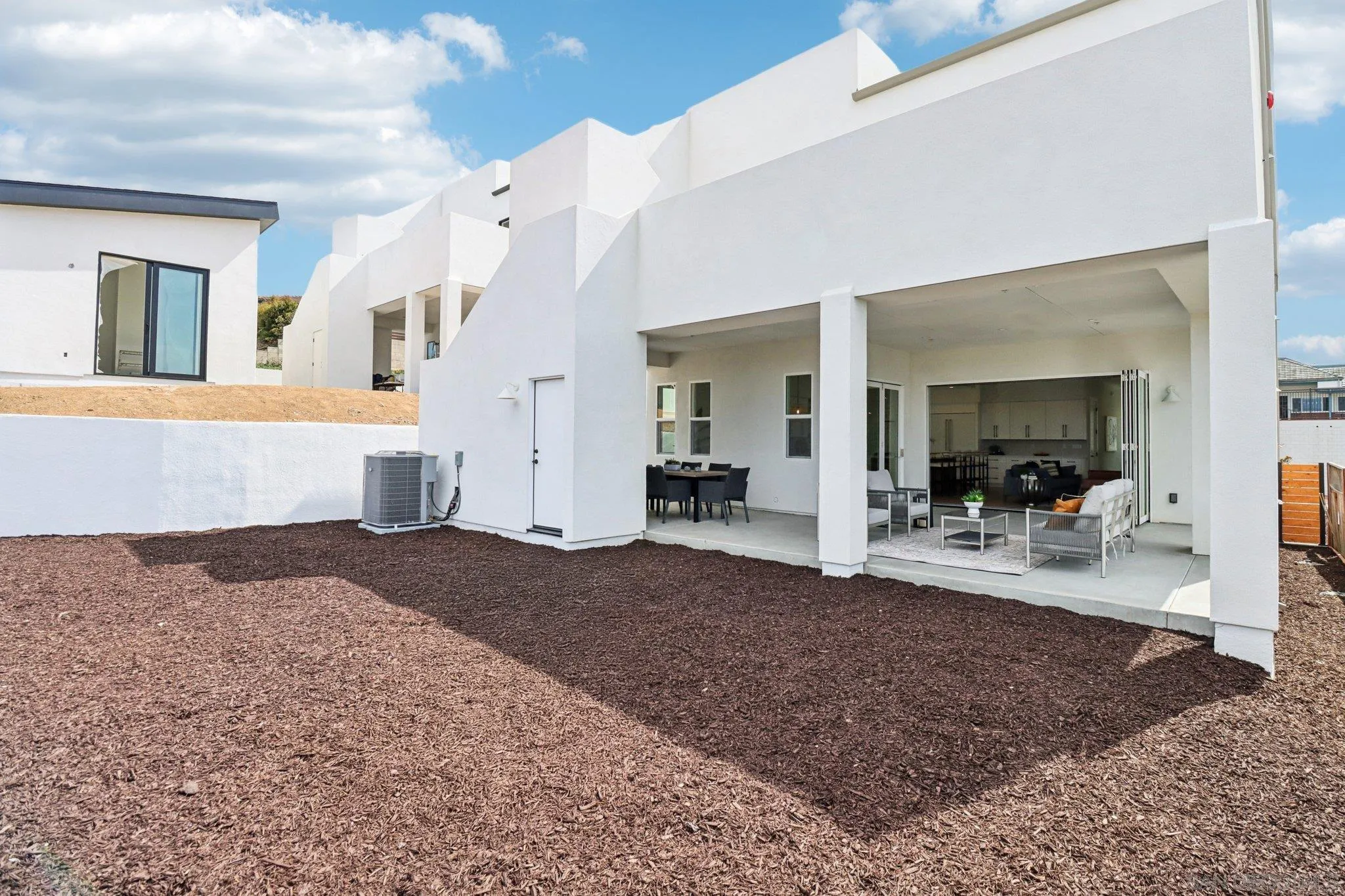 San Diego, California, 92110, United States, 4 Bedrooms Bedrooms, ,4 BathroomsBathrooms,Residential,Active,1922508