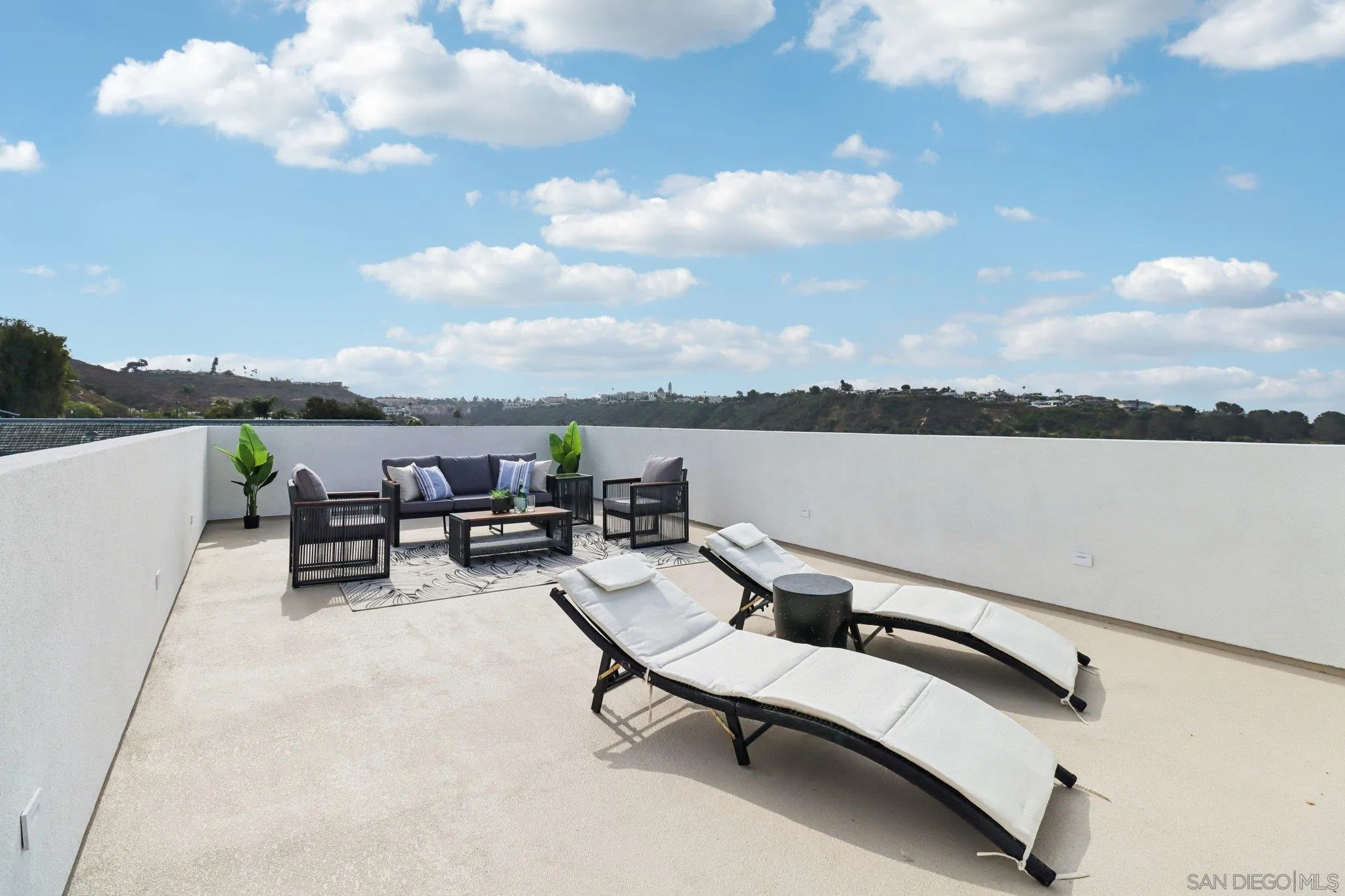 San Diego, California, 92110, United States, 4 Bedrooms Bedrooms, ,4 BathroomsBathrooms,Residential,Active,1922508