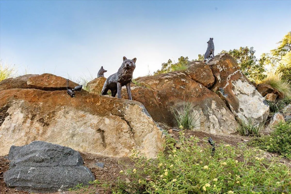 Escondido, California, 92026, United States, 5 Bedrooms Bedrooms, ,3 BathroomsBathrooms,Residential,Active,1970987