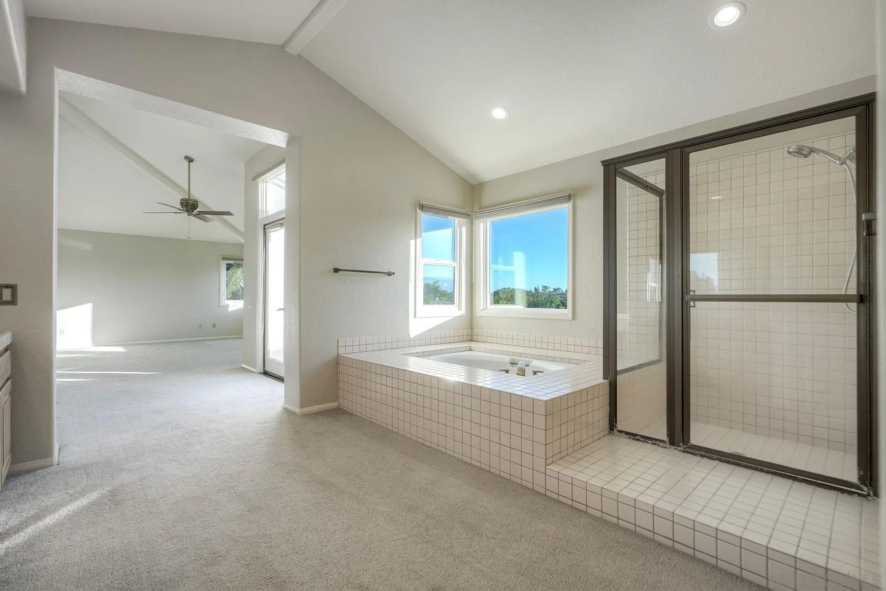 Escondido, California, 92029, United States, 4 Bedrooms Bedrooms, ,4 BathroomsBathrooms,Residential,Active,1995277