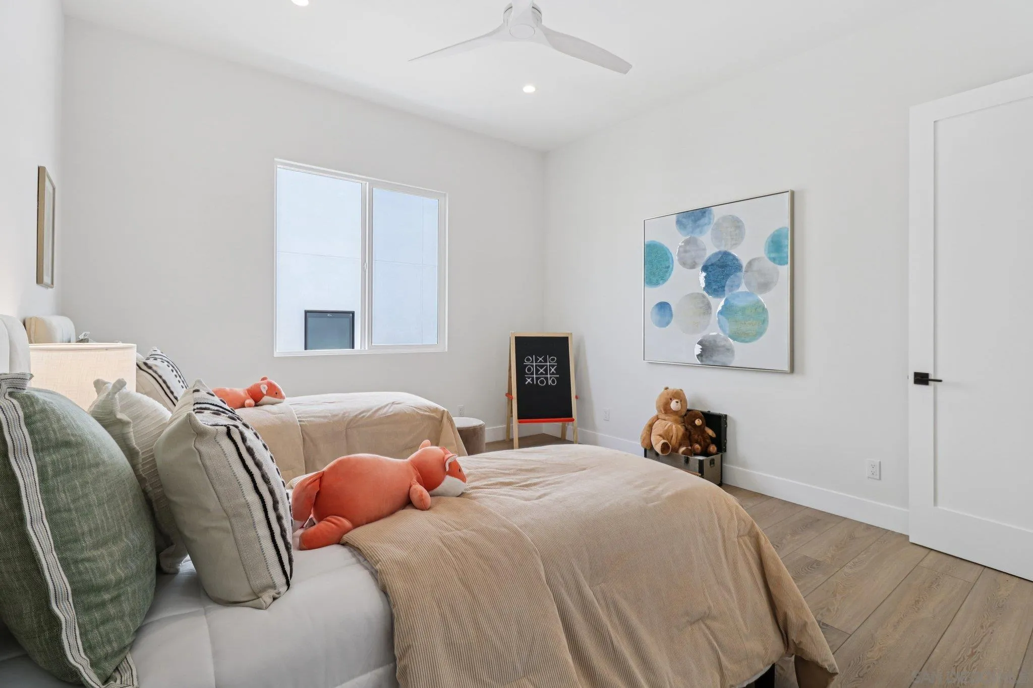 San Diego, California, 92110, United States, 4 Bedrooms Bedrooms, ,4 BathroomsBathrooms,Residential,Active,1922508