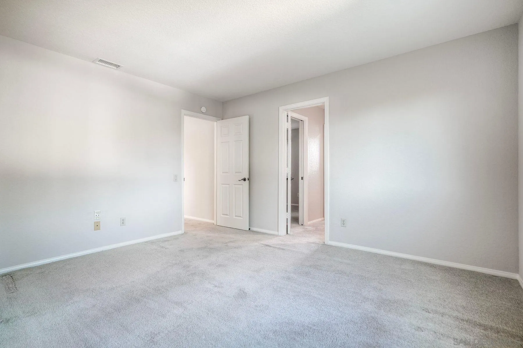 Escondido, California, 92029, United States, 4 Bedrooms Bedrooms, ,4 BathroomsBathrooms,Residential,Active,1995277