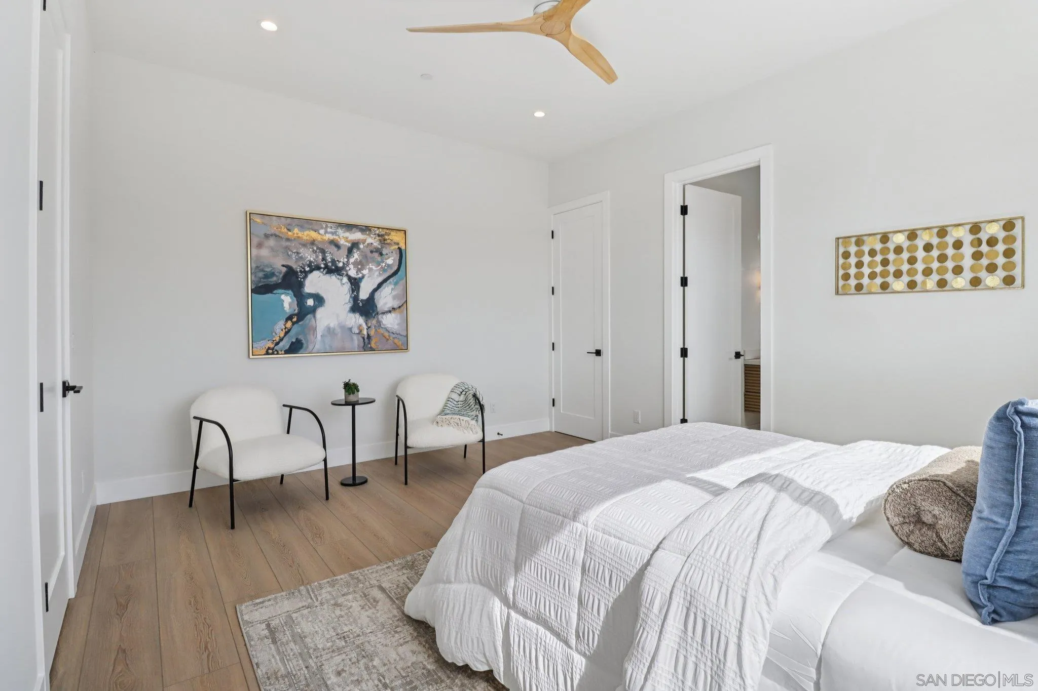 San Diego, California, 92110, United States, 4 Bedrooms Bedrooms, ,4 BathroomsBathrooms,Residential,Active,1922508