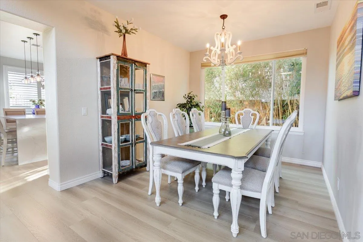 Escondido, California, 92026, United States, 5 Bedrooms Bedrooms, ,3 BathroomsBathrooms,Residential,Active,1970987