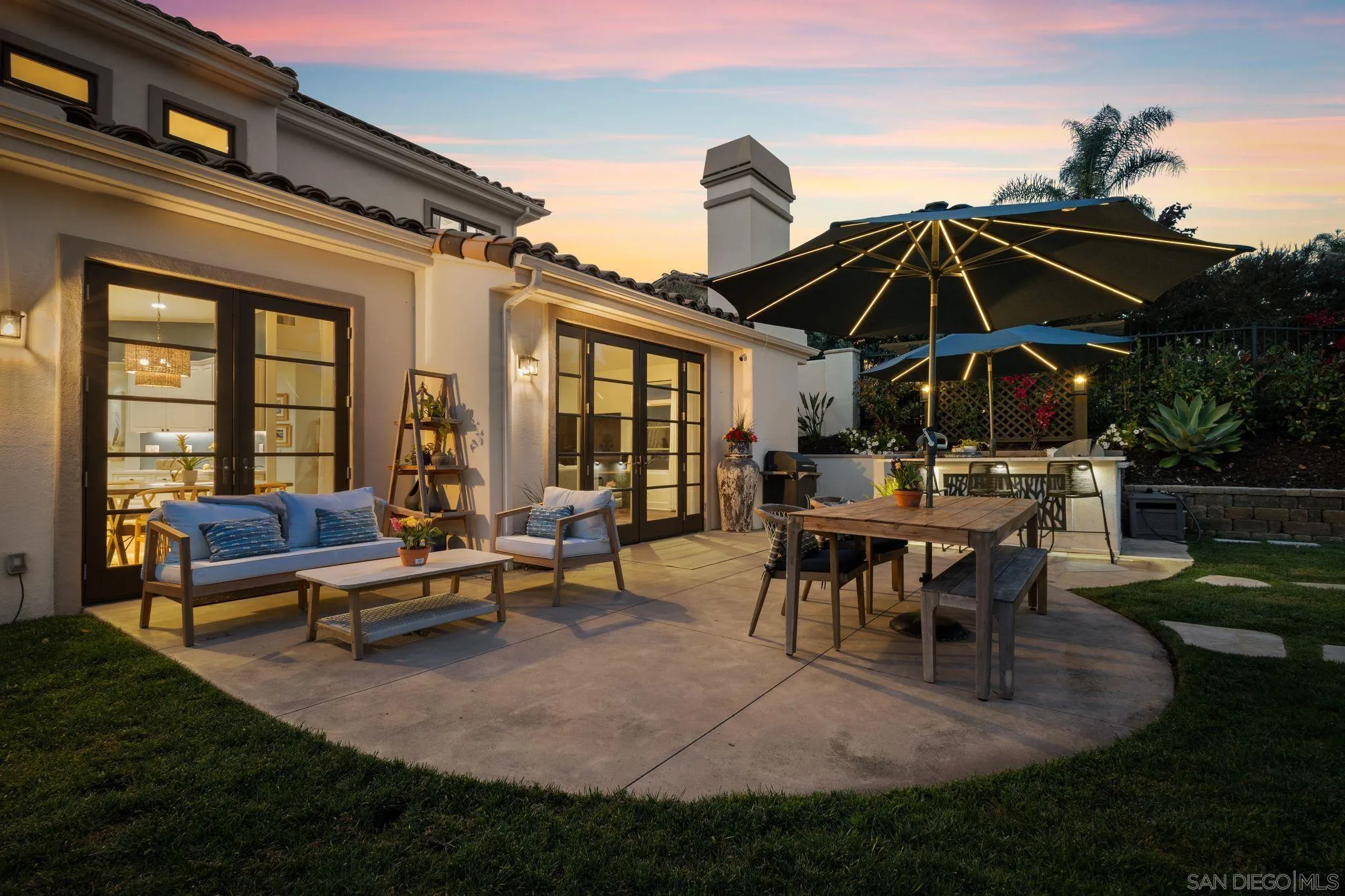 Carlsbad, California, 92011, United States, 5 Bedrooms Bedrooms, ,5 BathroomsBathrooms,Residential,Pending,2045548