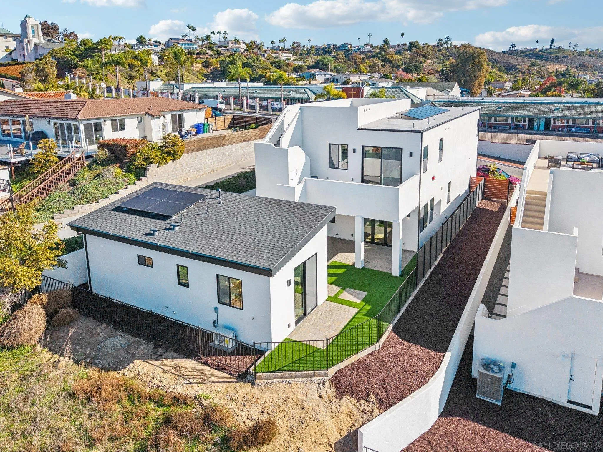 San Diego, California, 92110, United States, 4 Bedrooms Bedrooms, ,4 BathroomsBathrooms,Residential,Active,2007325