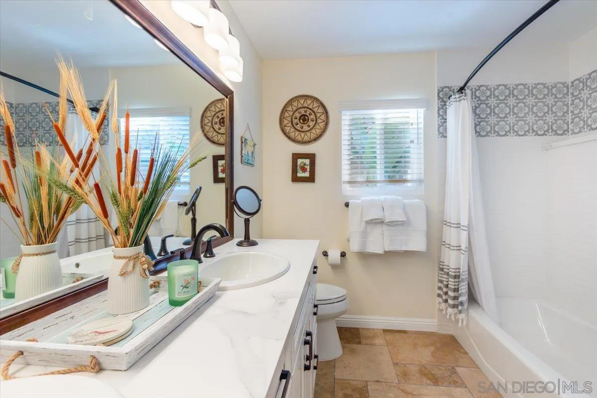 Escondido, California, 92026, United States, 5 Bedrooms Bedrooms, ,3 BathroomsBathrooms,Residential,Active,1970987