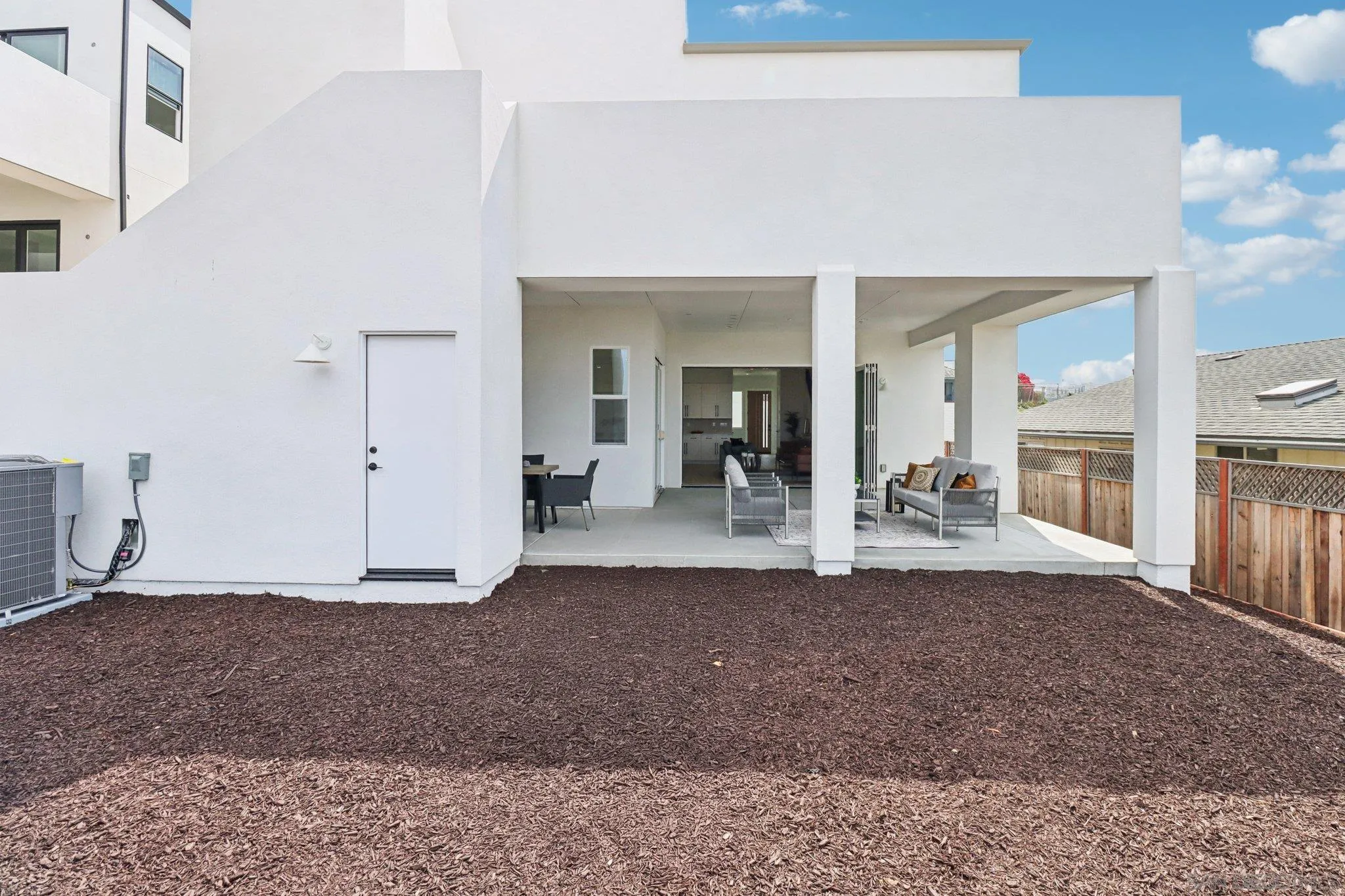 San Diego, California, 92110, United States, 4 Bedrooms Bedrooms, ,4 BathroomsBathrooms,Residential,Active,1922508
