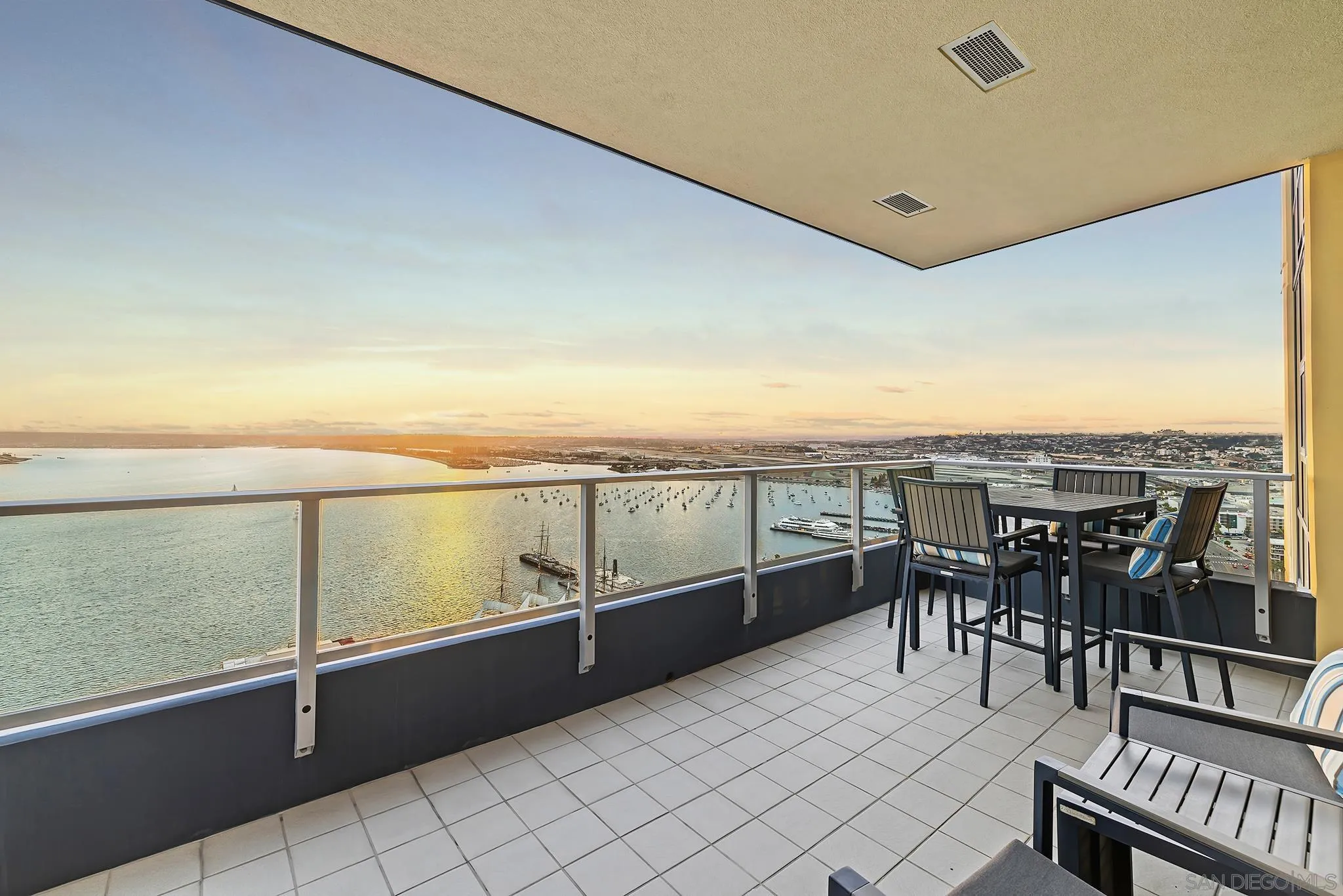 San Diego, California, 92101, United States, 2 Bedrooms Bedrooms, ,3 BathroomsBathrooms,Residential,Active,2032885