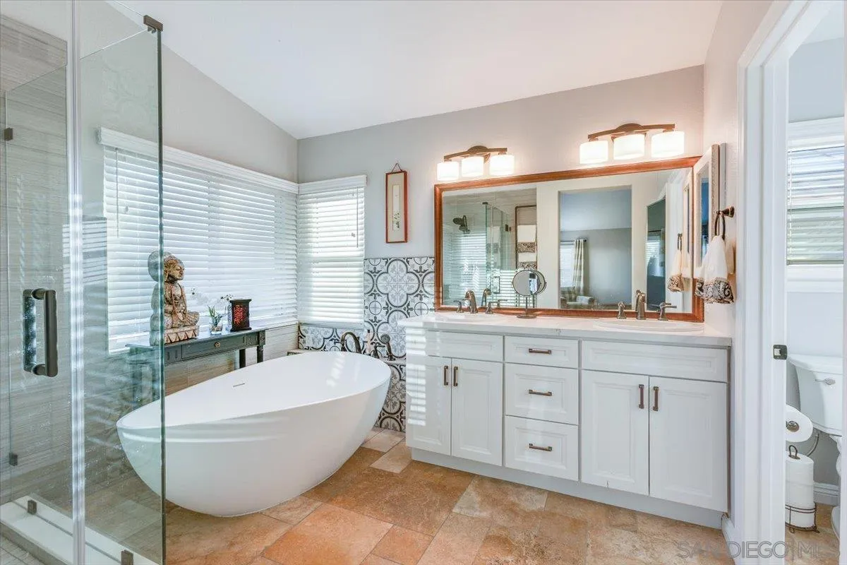 Escondido, California, 92026, United States, 5 Bedrooms Bedrooms, ,3 BathroomsBathrooms,Residential,Active,1970987