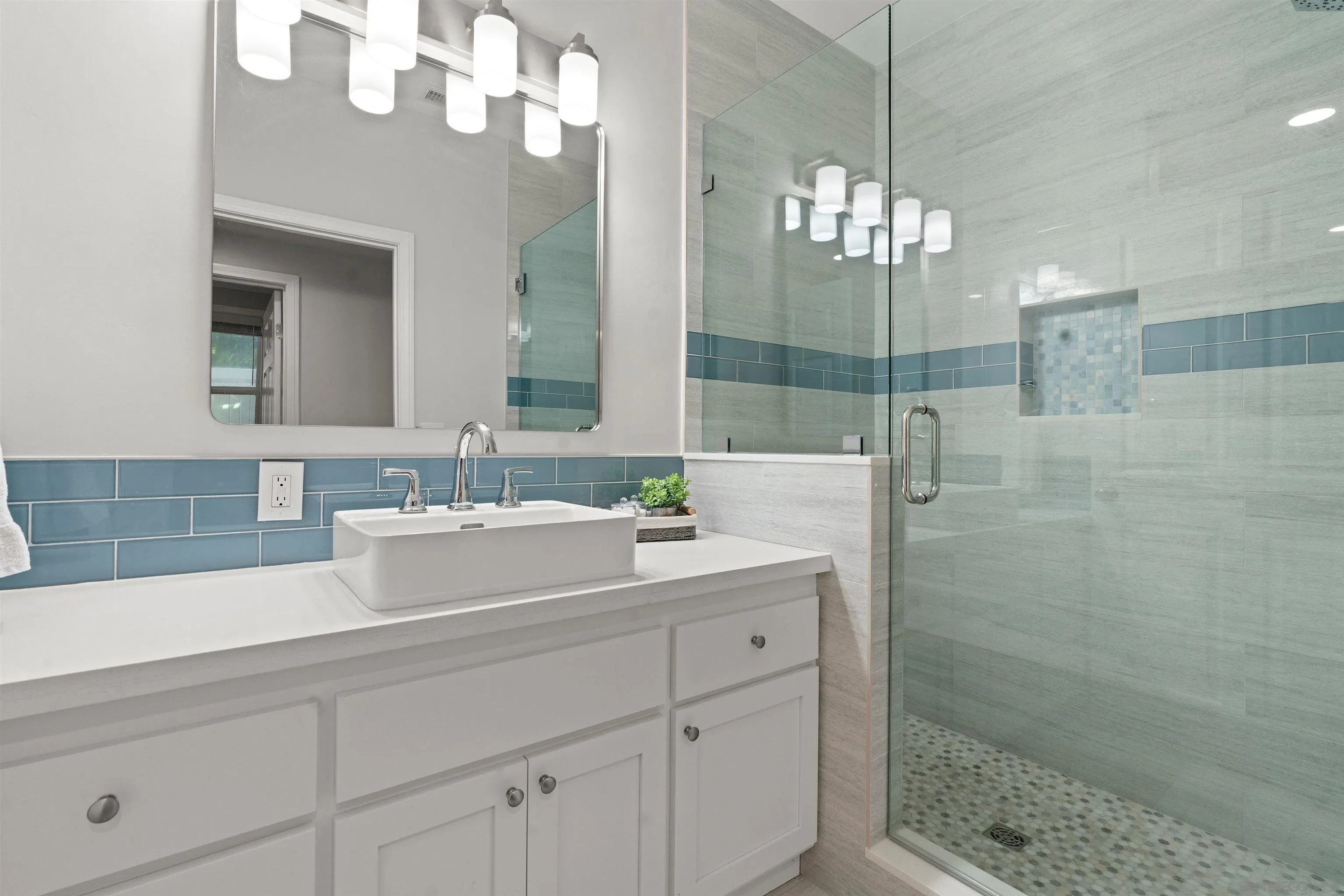 Coronado, California, 92118, United States, 2 Bedrooms Bedrooms, ,2 BathroomsBathrooms,Residential,Active,2013406