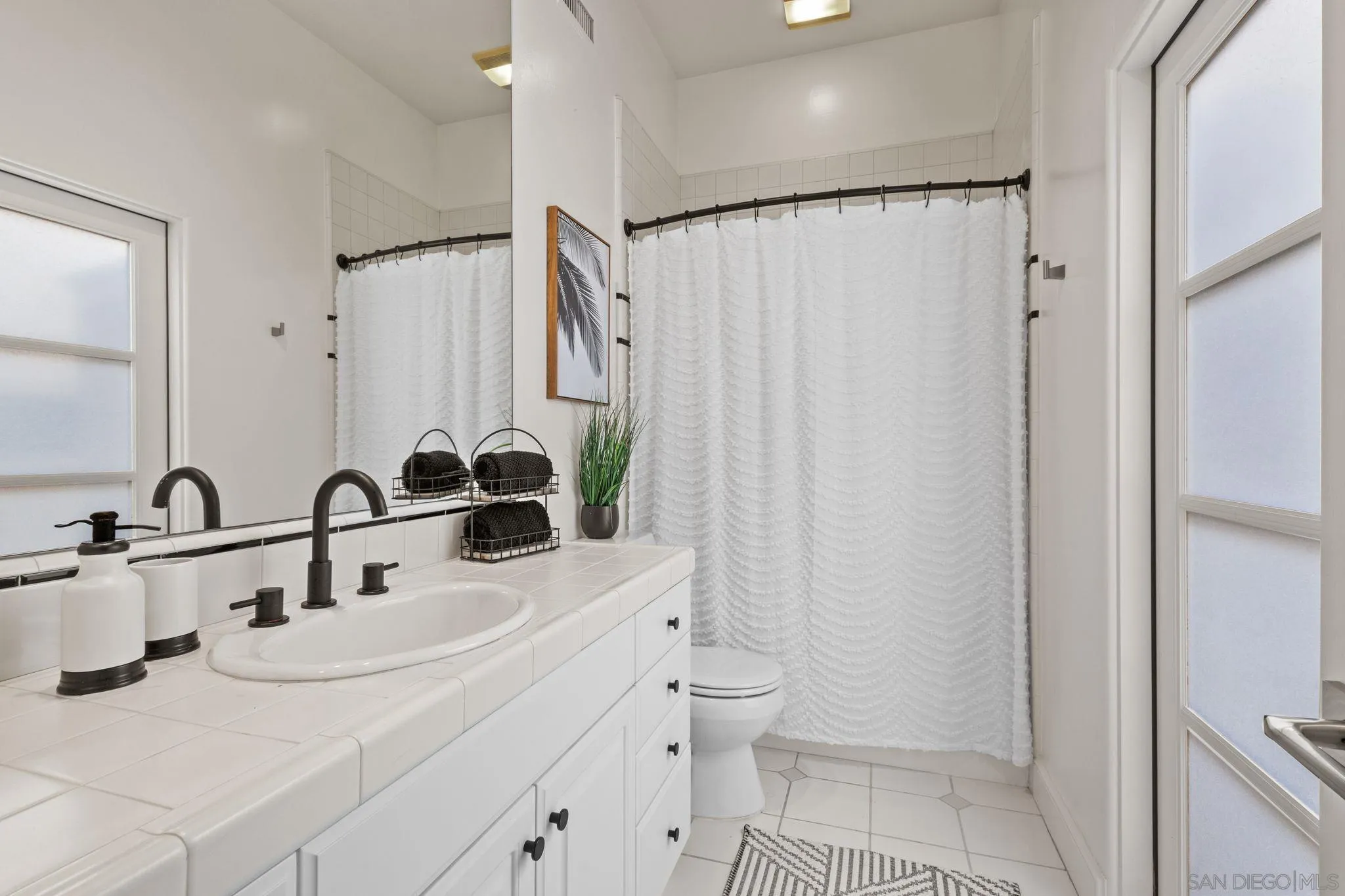 Carlsbad, California, 92011, United States, 5 Bedrooms Bedrooms, ,5 BathroomsBathrooms,Residential,Pending,2045548