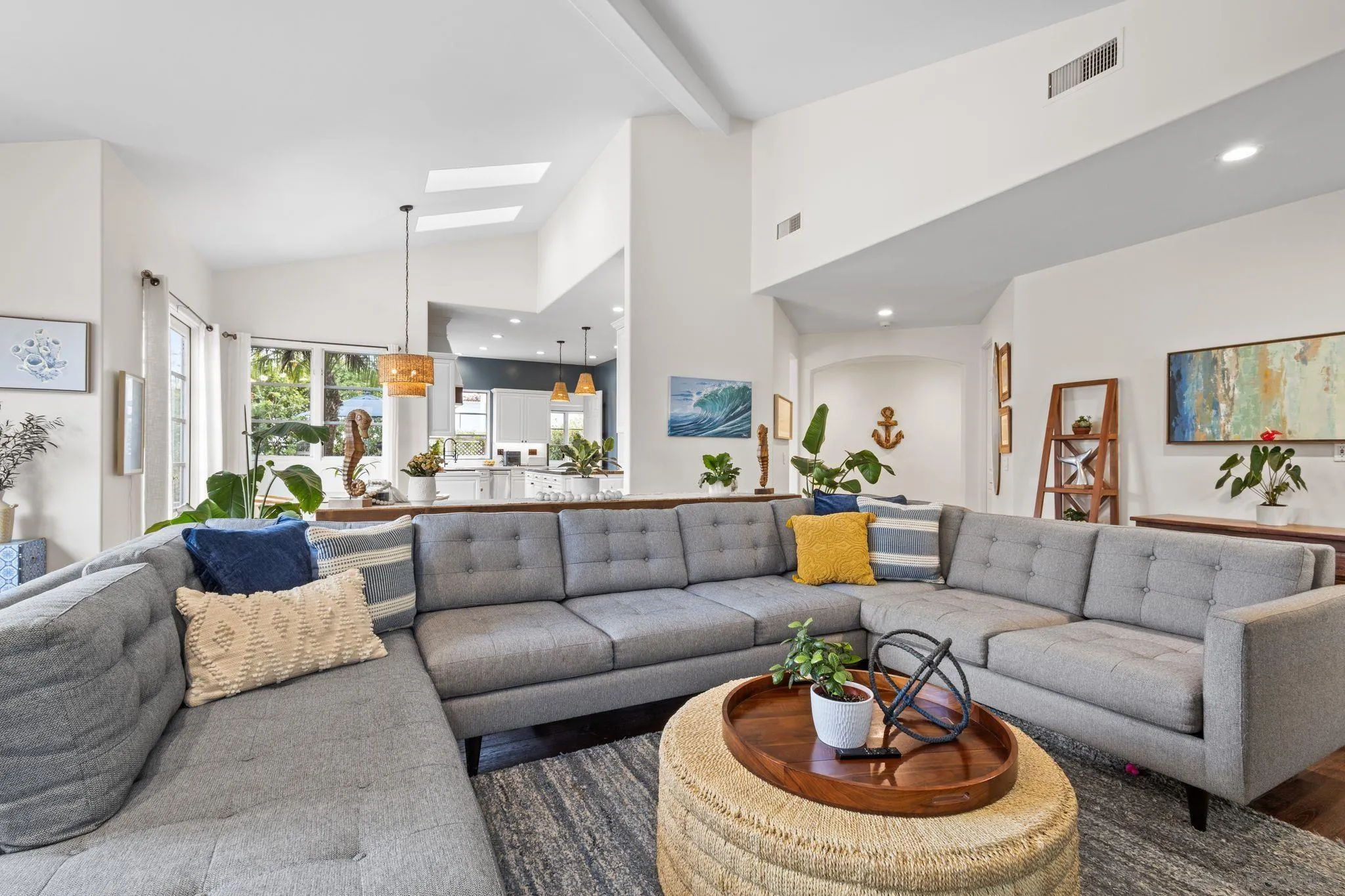 Carlsbad, California, 92011, United States, 5 Bedrooms Bedrooms, ,5 BathroomsBathrooms,Residential,Pending,2045548