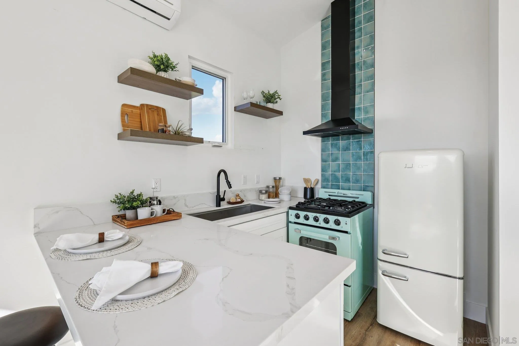 San Diego, California, 92110, United States, 4 Bedrooms Bedrooms, ,4 BathroomsBathrooms,Residential,Active,2007325