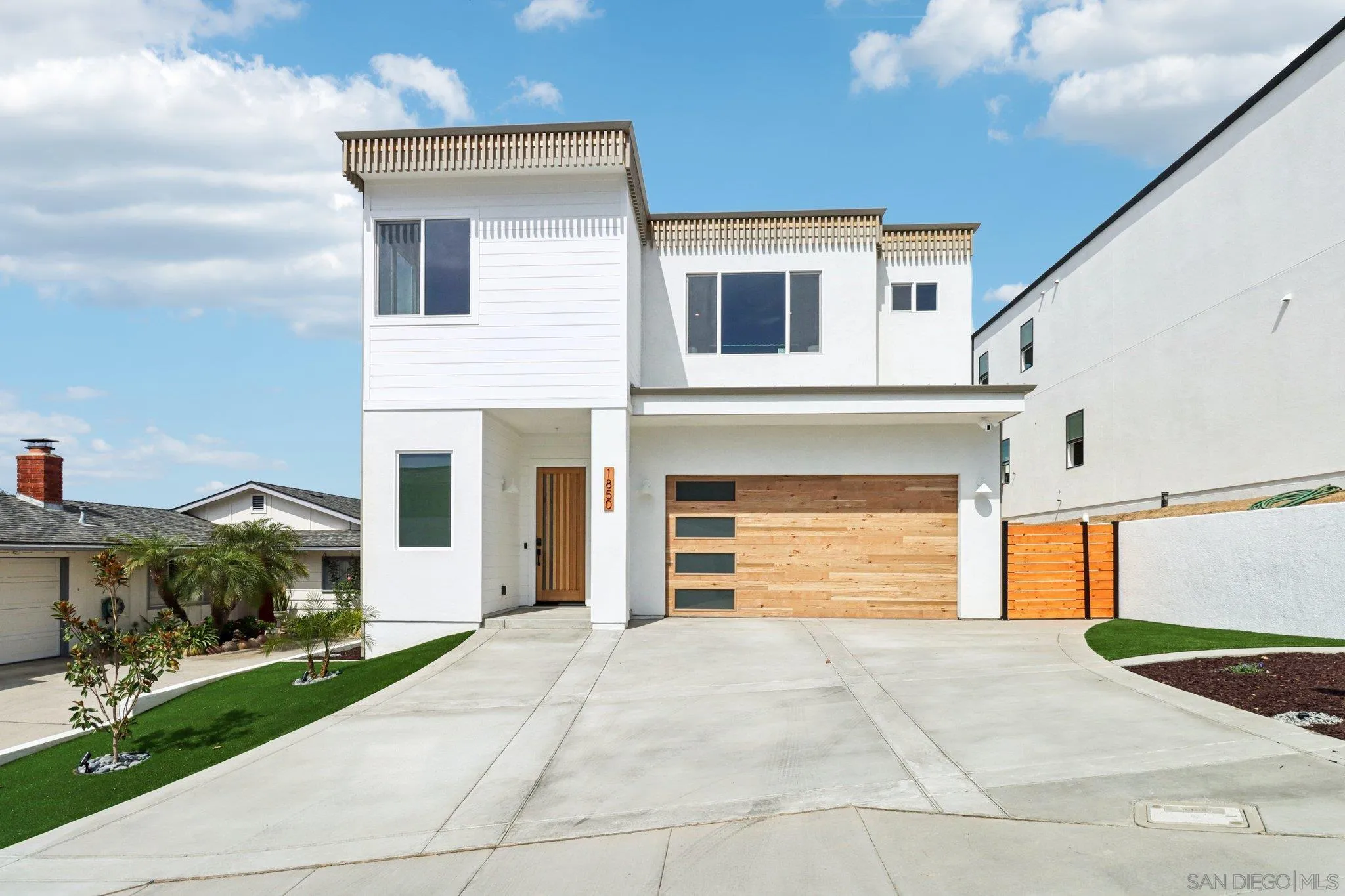 San Diego, California, 92110, United States, 4 Bedrooms Bedrooms, ,4 BathroomsBathrooms,Residential,Active,1922508