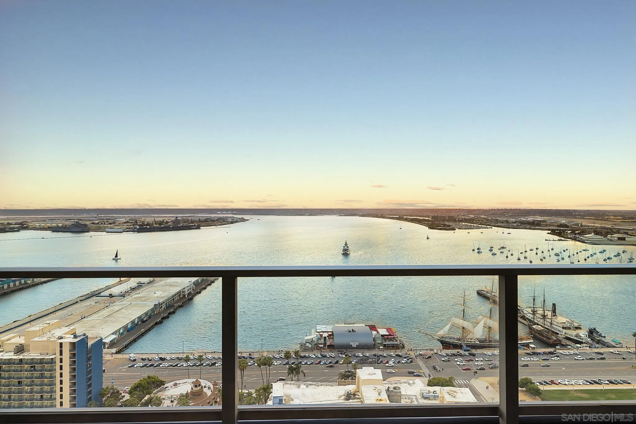 San Diego, California, 92101, United States, 2 Bedrooms Bedrooms, ,3 BathroomsBathrooms,Residential,Active,1995280