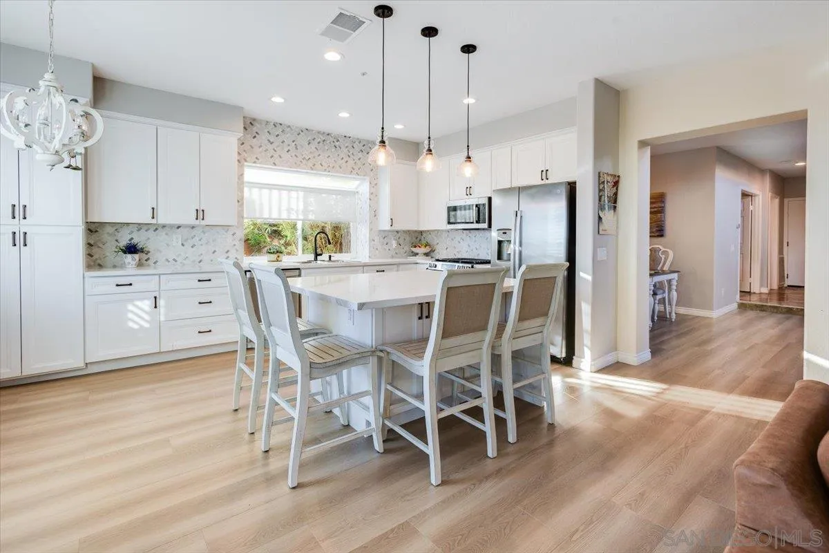 Escondido, California, 92026, United States, 5 Bedrooms Bedrooms, ,3 BathroomsBathrooms,Residential,Active,1970987