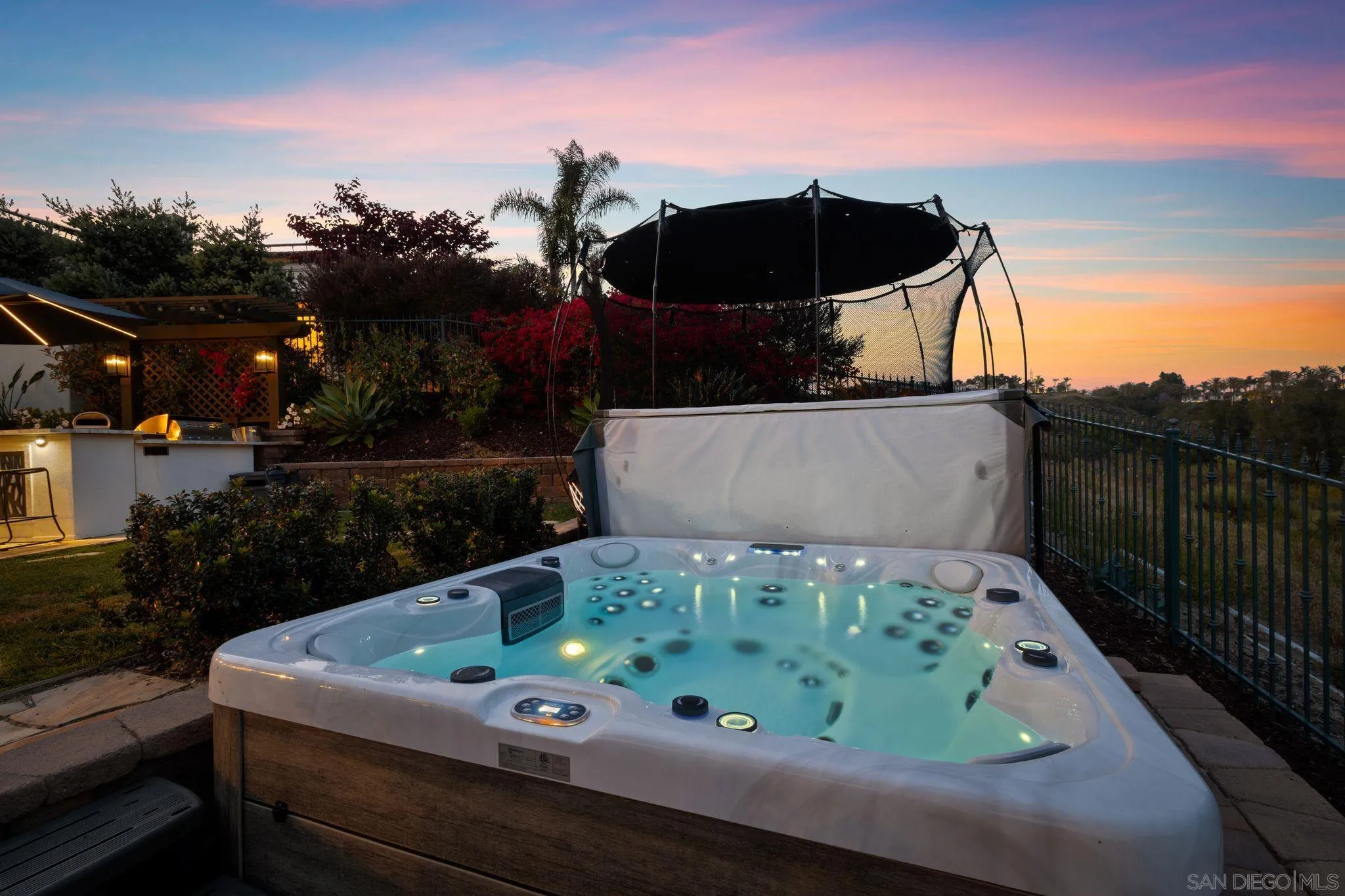 Carlsbad, California, 92011, United States, 5 Bedrooms Bedrooms, ,5 BathroomsBathrooms,Residential,Pending,2045548