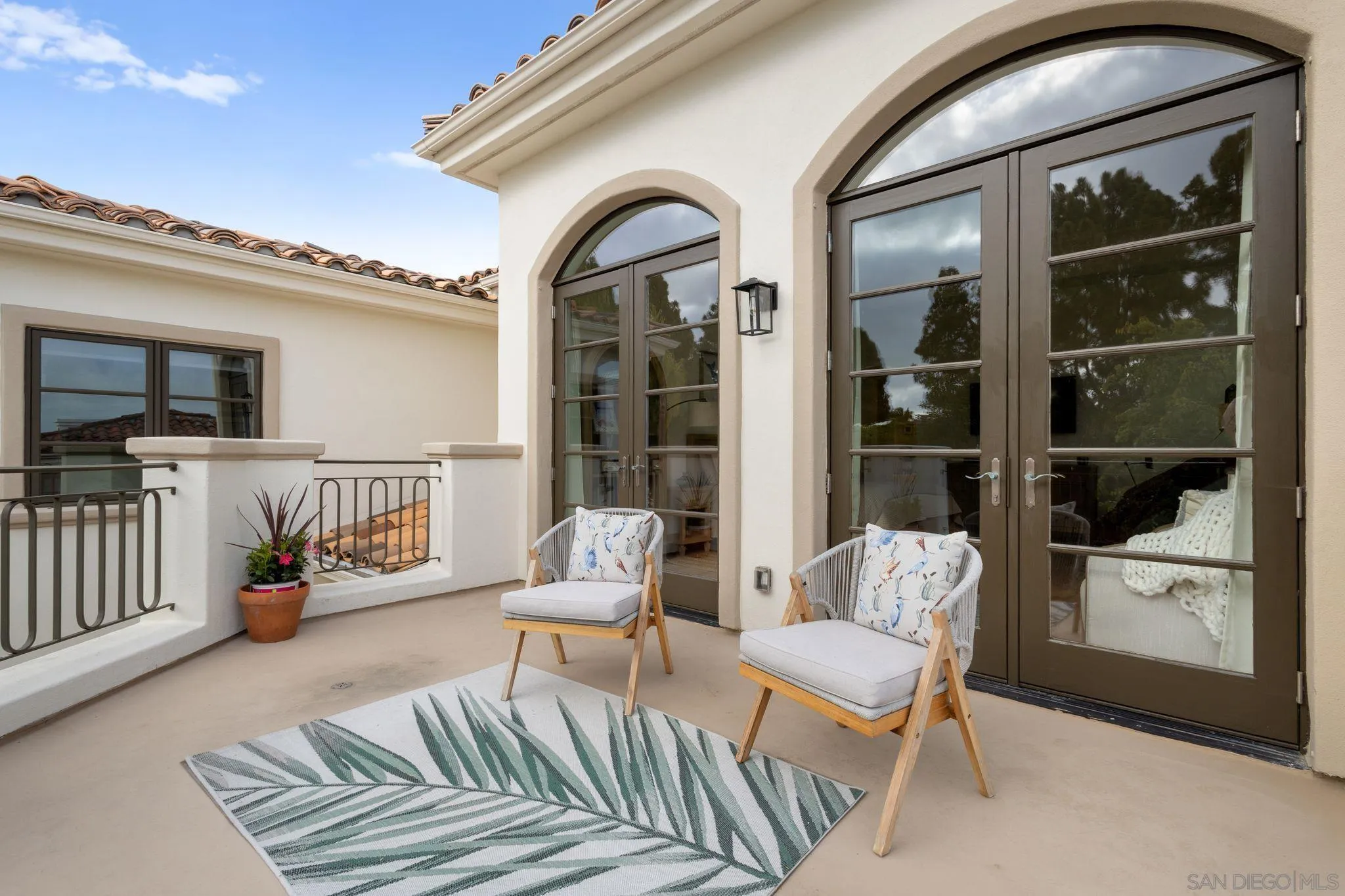 Carlsbad, California, 92011, United States, 5 Bedrooms Bedrooms, ,5 BathroomsBathrooms,Residential,Pending,2045548
