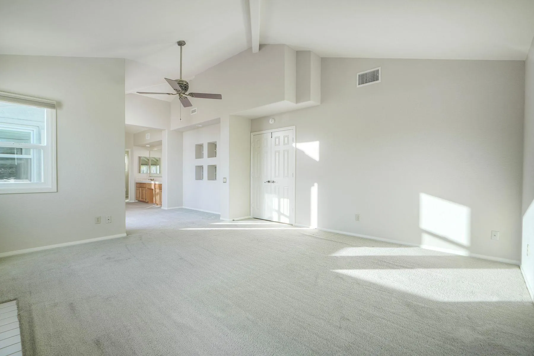 Escondido, California, 92029, United States, 4 Bedrooms Bedrooms, ,4 BathroomsBathrooms,Residential,Active,1995277