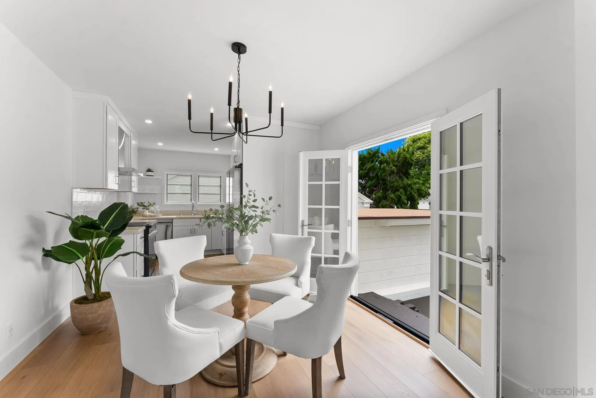 La Jolla, California, 92037, United States, 2 Bedrooms Bedrooms, ,1 BathroomBathrooms,Residential,Active,1945222