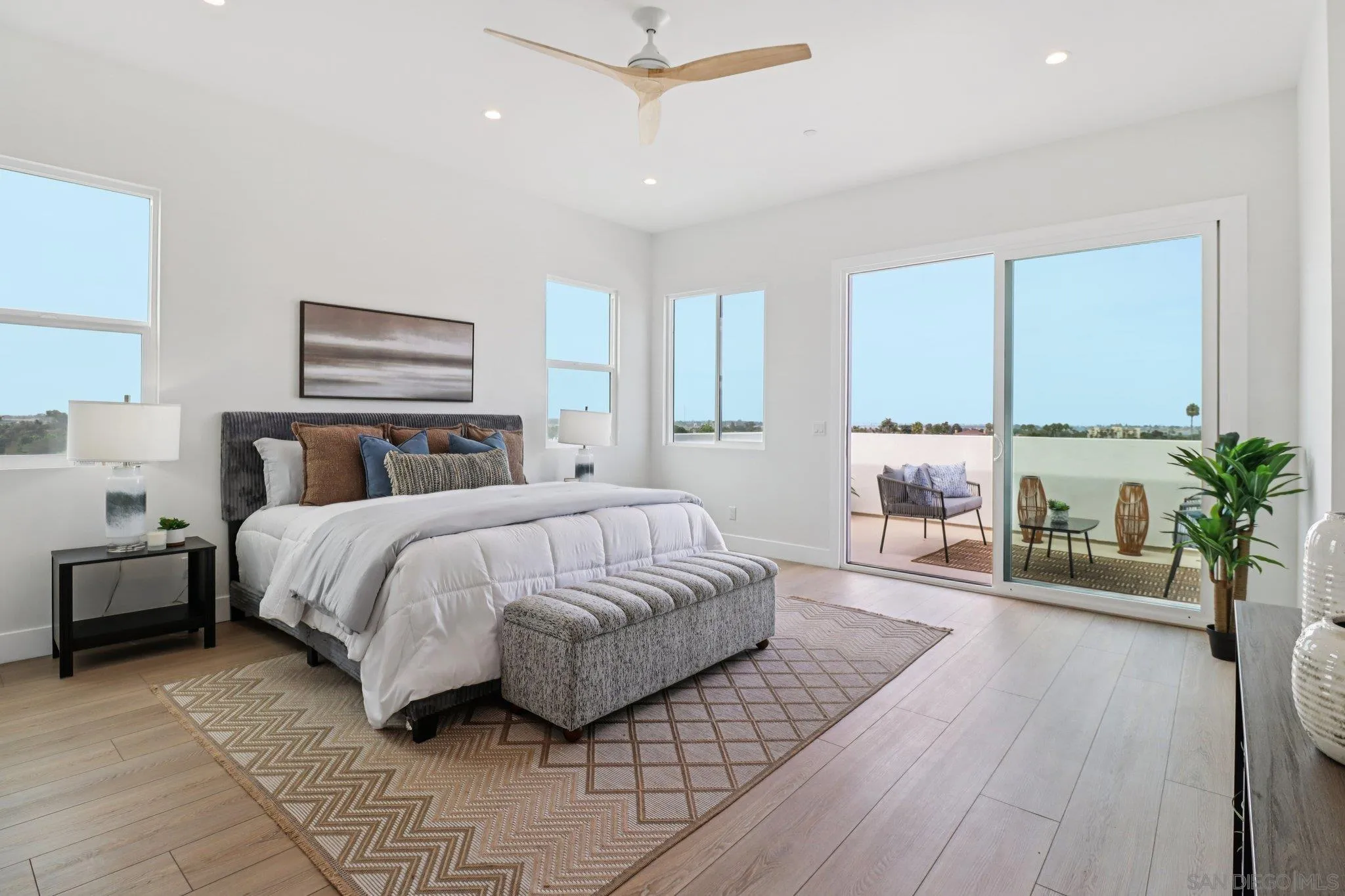 San Diego, California, 92110, United States, 4 Bedrooms Bedrooms, ,4 BathroomsBathrooms,Residential,Active,1922508