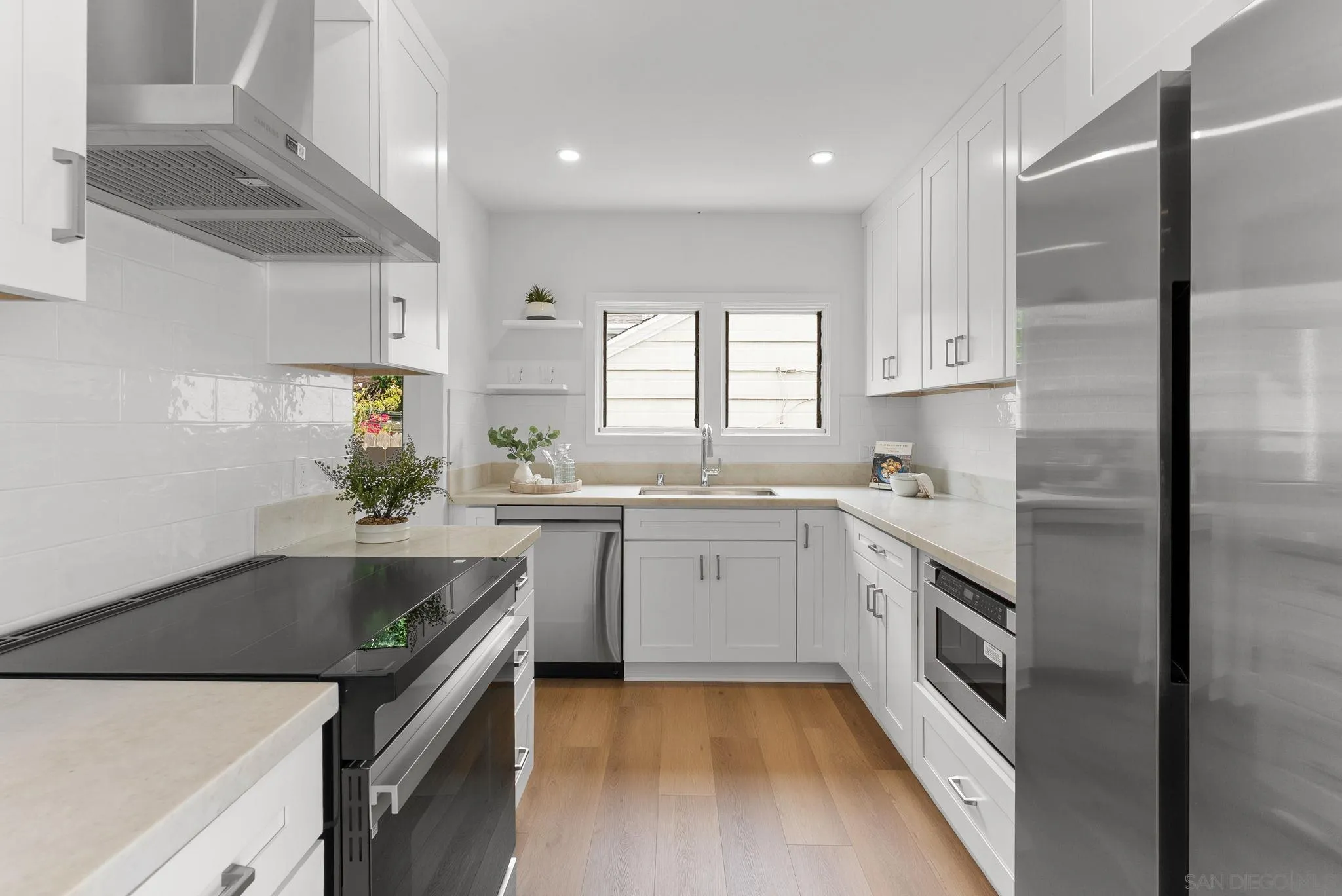 La Jolla, California, 92037, United States, 2 Bedrooms Bedrooms, ,1 BathroomBathrooms,Residential,Active,1945222