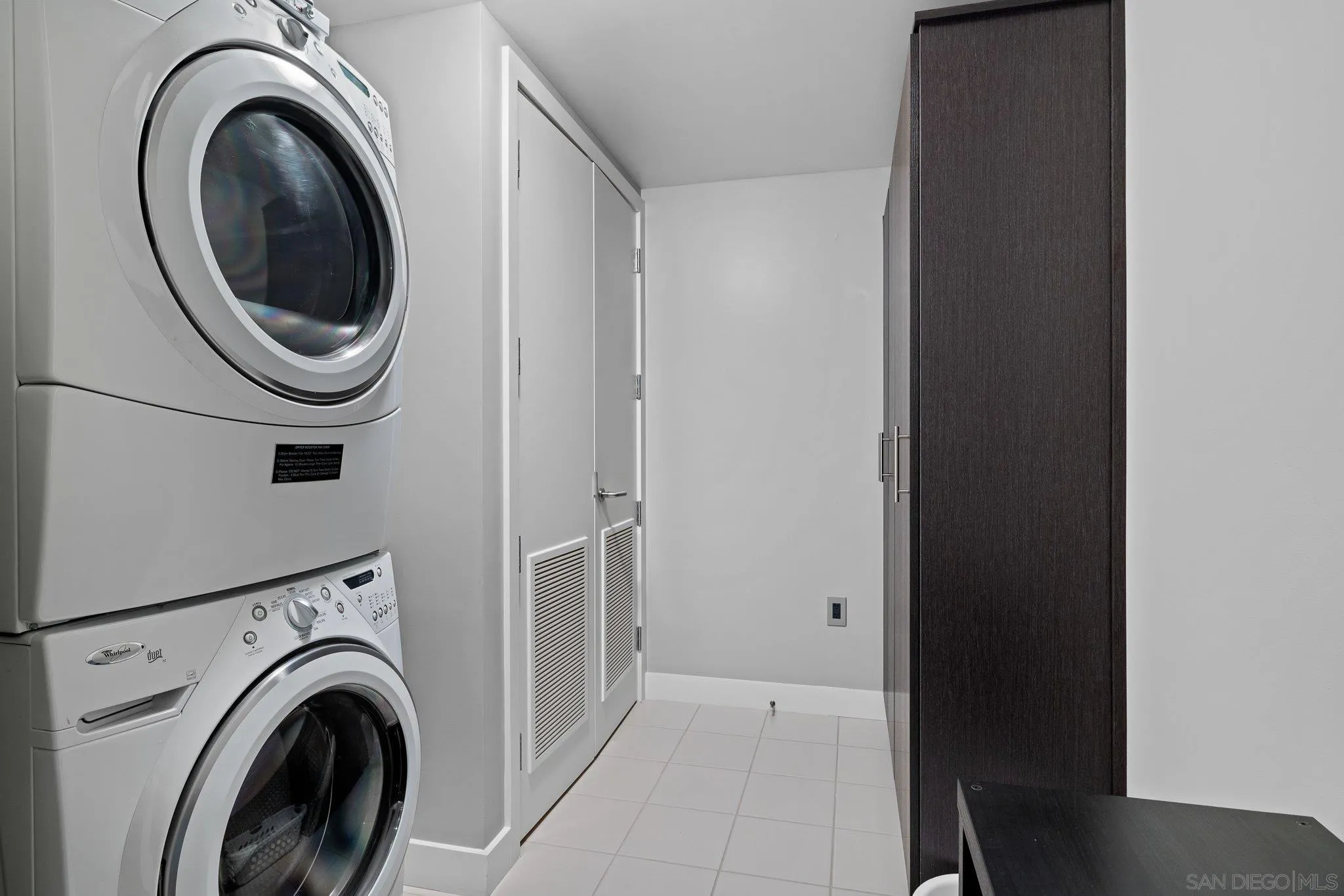 San Diego, California, 92101, United States, 2 Bedrooms Bedrooms, ,3 BathroomsBathrooms,Residential,Active,2032885