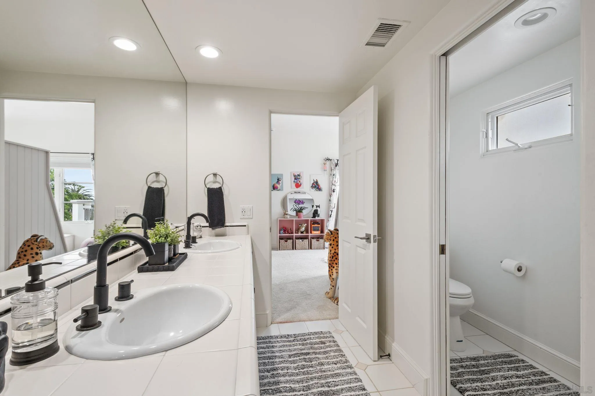 Carlsbad, California, 92011, United States, 5 Bedrooms Bedrooms, ,5 BathroomsBathrooms,Residential,Pending,2045548