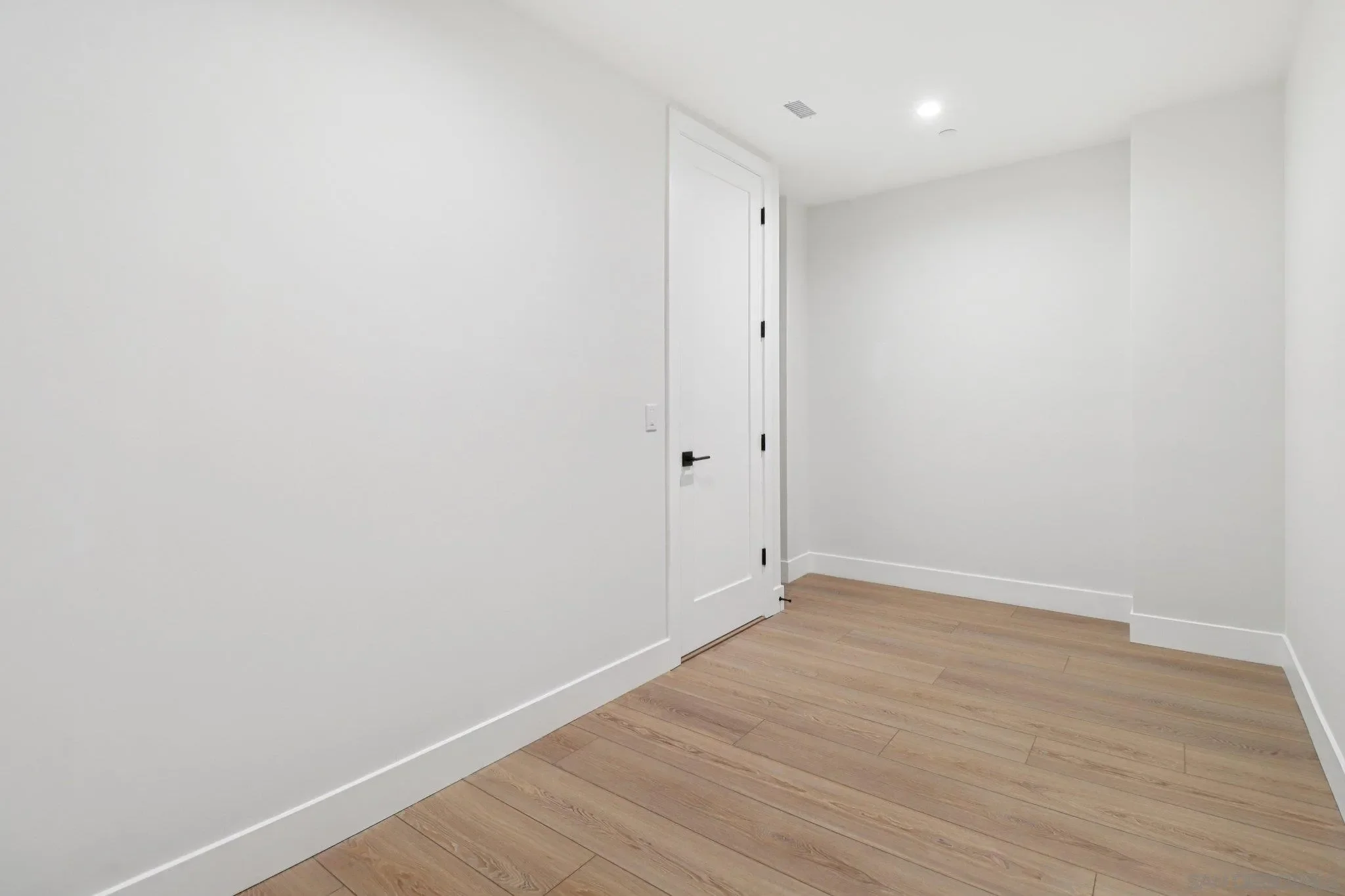 San Diego, California, 92110, United States, 4 Bedrooms Bedrooms, ,4 BathroomsBathrooms,Residential,Active,1922508