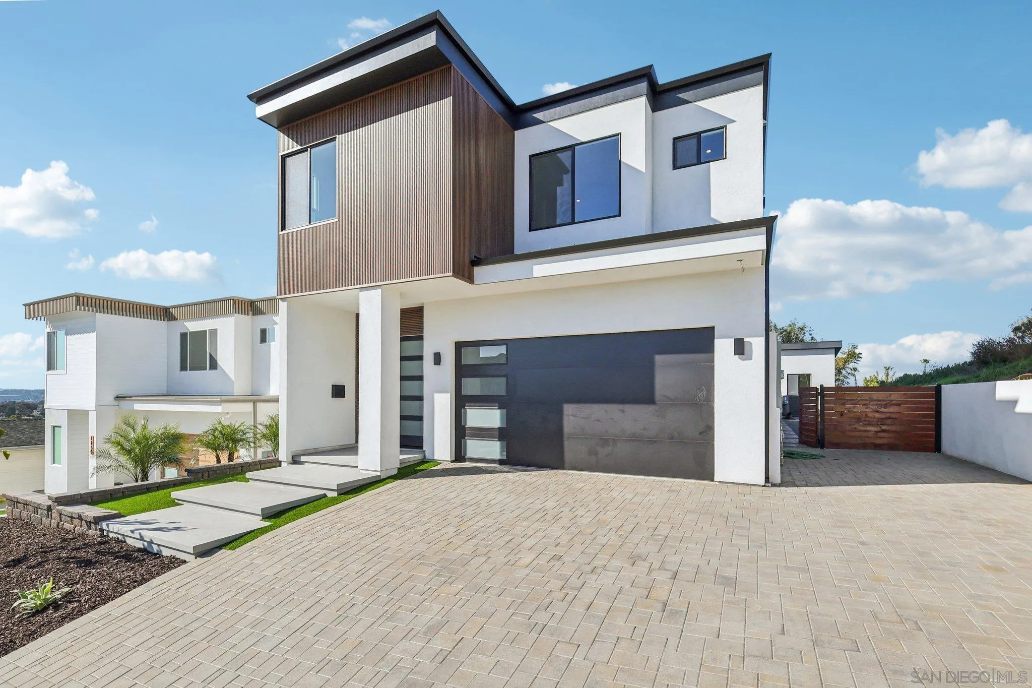 San Diego, California, 92110, United States, 4 Bedrooms Bedrooms, ,4 BathroomsBathrooms,Residential,Active,2007325