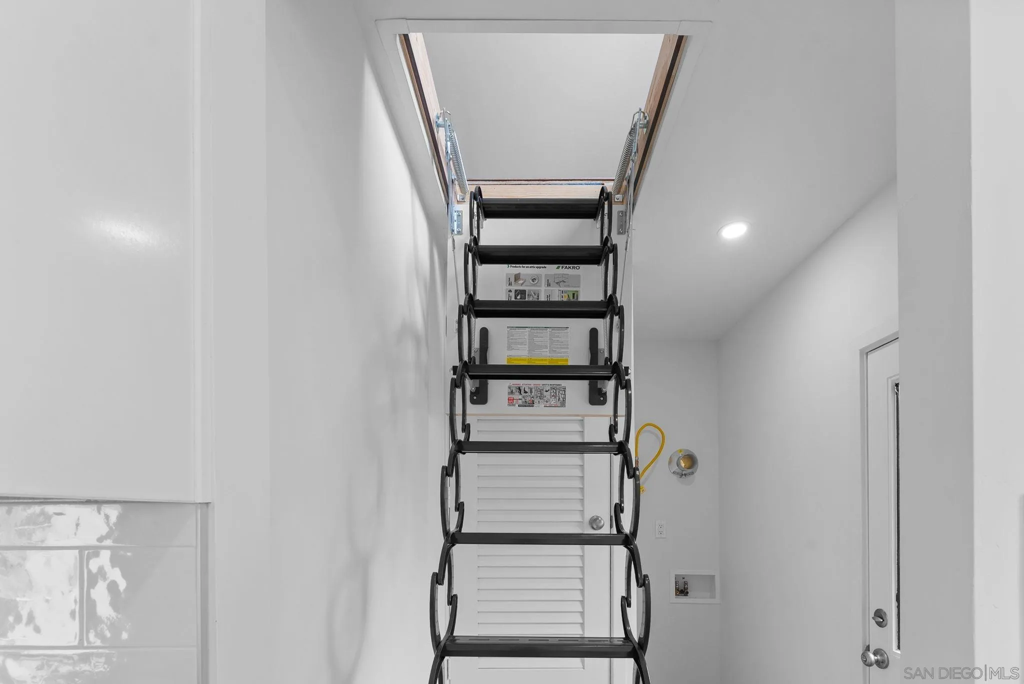 La Jolla, California, 92037, United States, 2 Bedrooms Bedrooms, ,1 BathroomBathrooms,Residential,Active,2012241