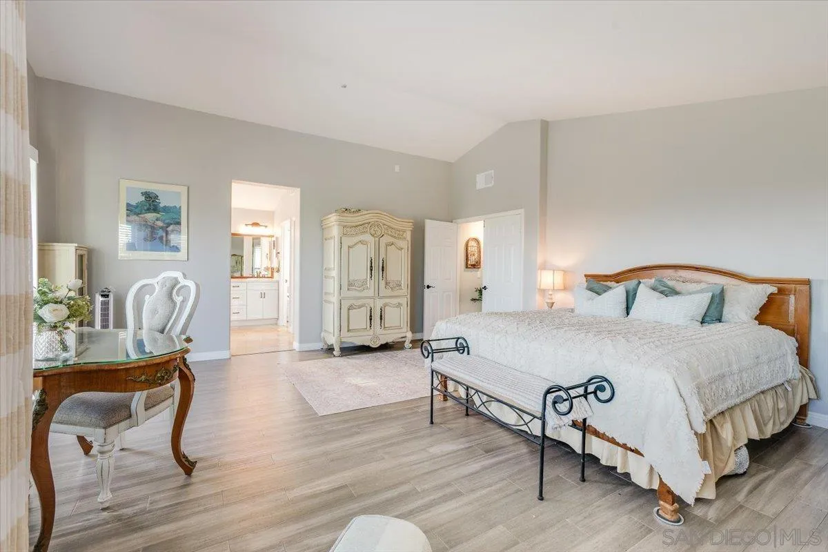 Escondido, California, 92026, United States, 5 Bedrooms Bedrooms, ,3 BathroomsBathrooms,Residential,Active,1970987