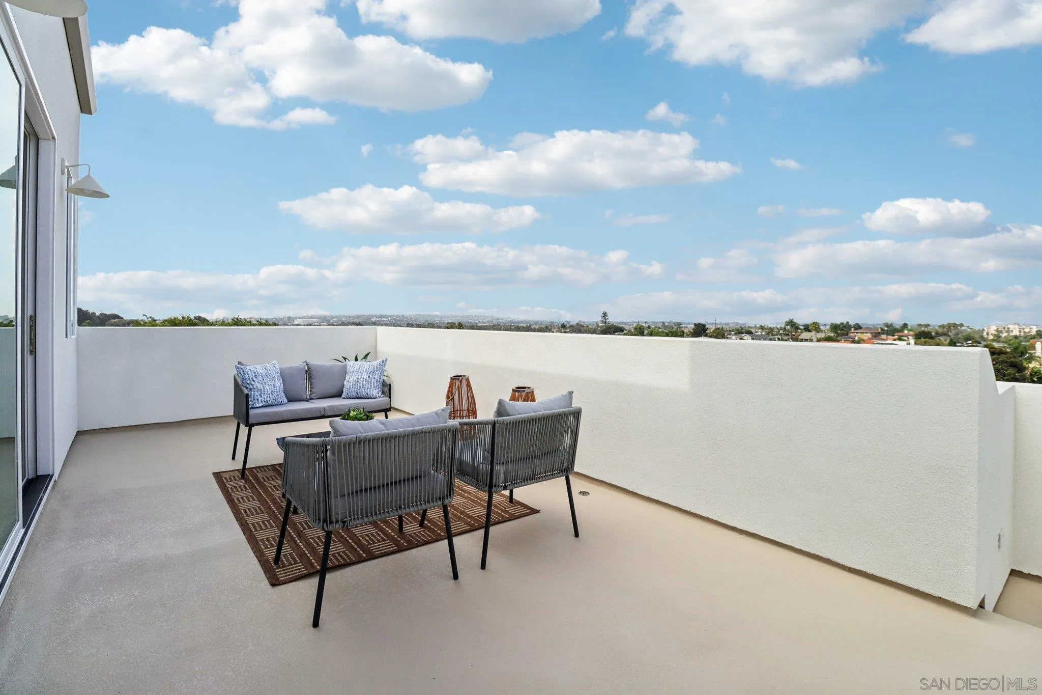 San Diego, California, 92110, United States, 4 Bedrooms Bedrooms, ,4 BathroomsBathrooms,Residential,Active,1922508