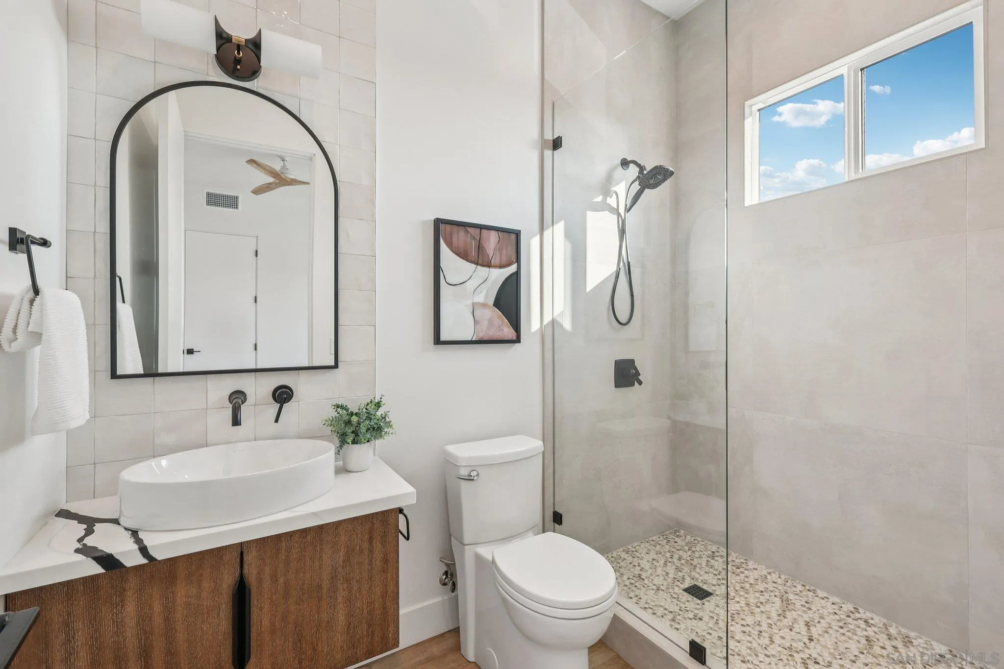 San Diego, California, 92110, United States, 4 Bedrooms Bedrooms, ,4 BathroomsBathrooms,Residential,Active,2007325