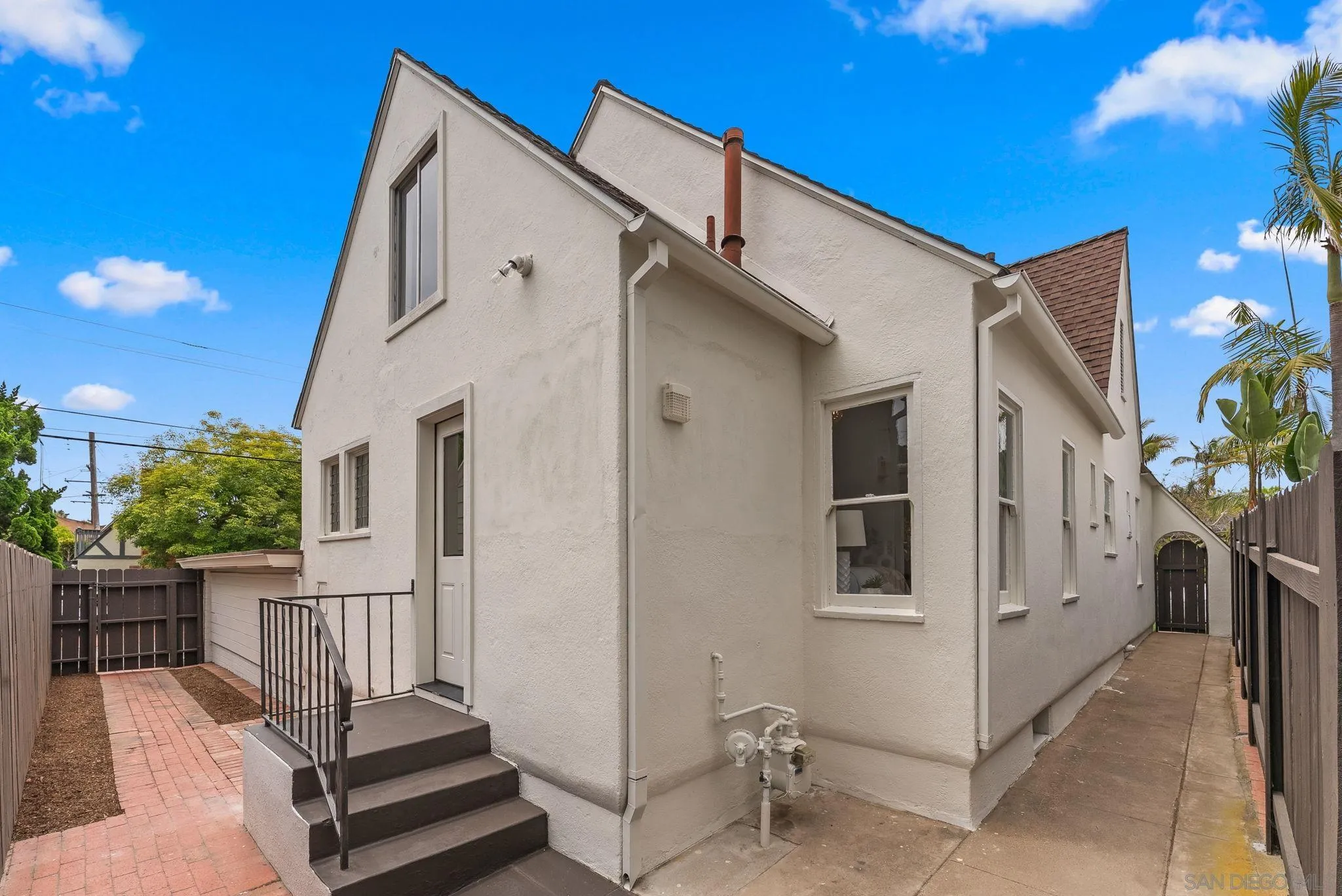 La Jolla, California, 92037, United States, 2 Bedrooms Bedrooms, ,1 BathroomBathrooms,Residential,Active,2012241