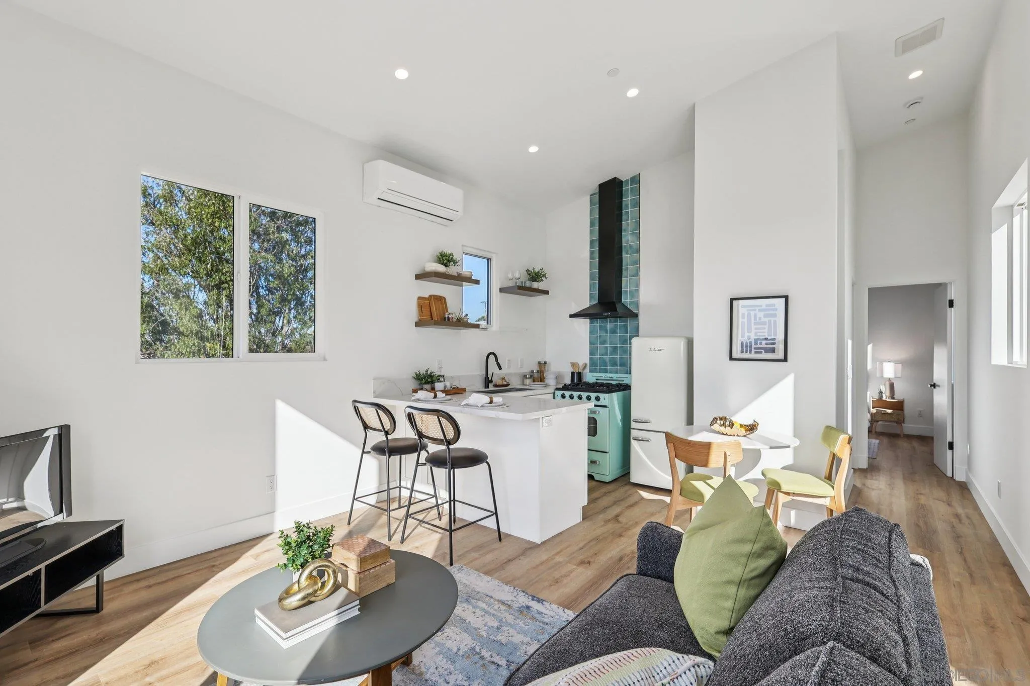 San Diego, California, 92110, United States, 4 Bedrooms Bedrooms, ,4 BathroomsBathrooms,Residential,Active,2007325