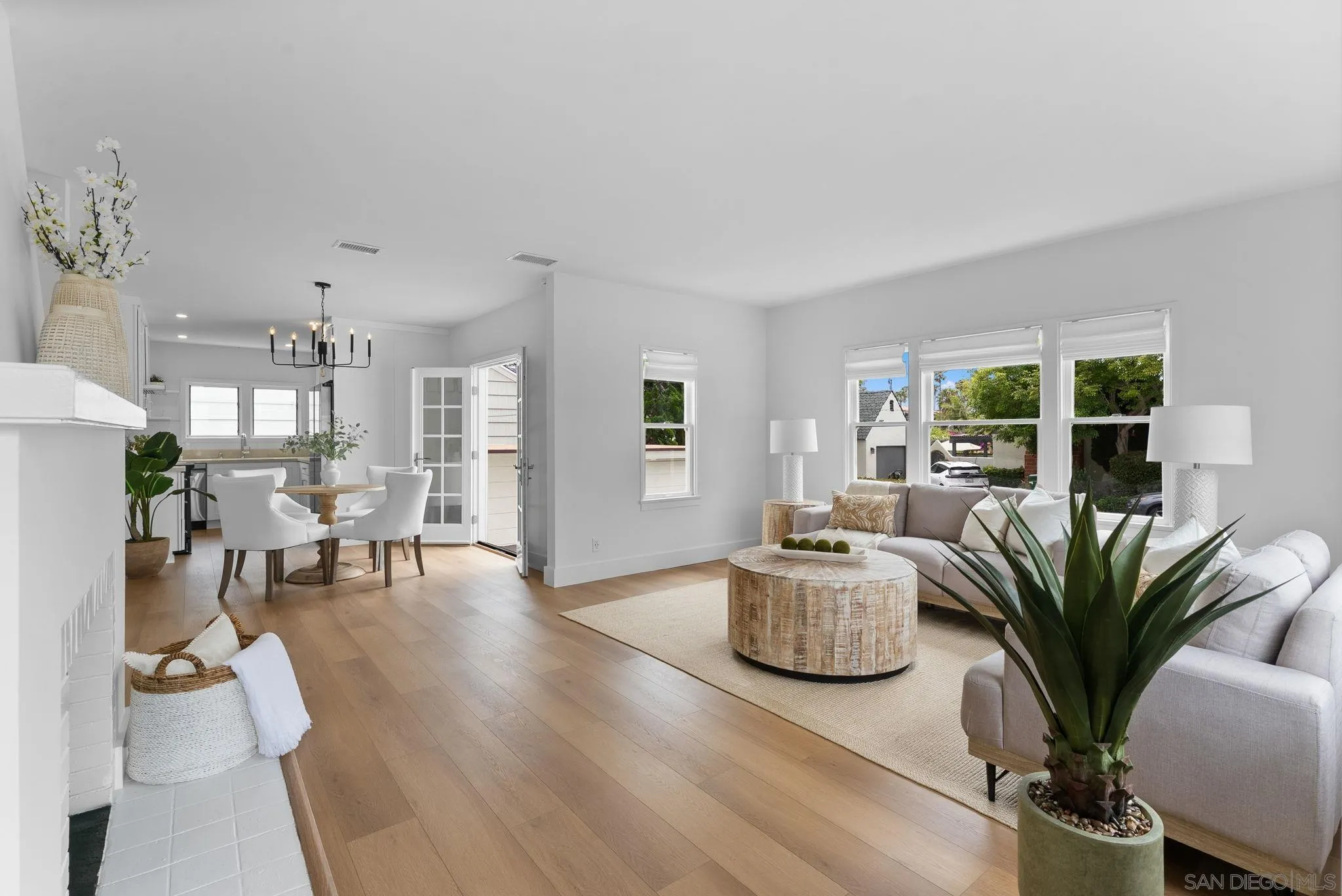 La Jolla, California, 92037, United States, 2 Bedrooms Bedrooms, ,1 BathroomBathrooms,Residential,Active,2012241