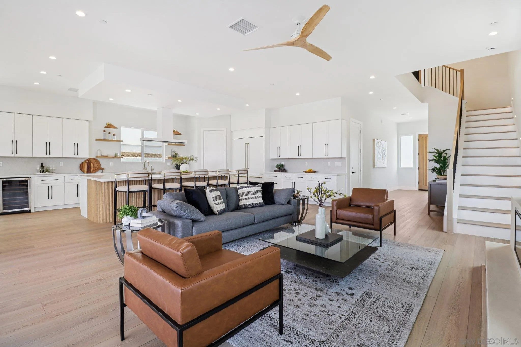 San Diego, California, 92110, United States, 4 Bedrooms Bedrooms, ,4 BathroomsBathrooms,Residential,Active,1922508